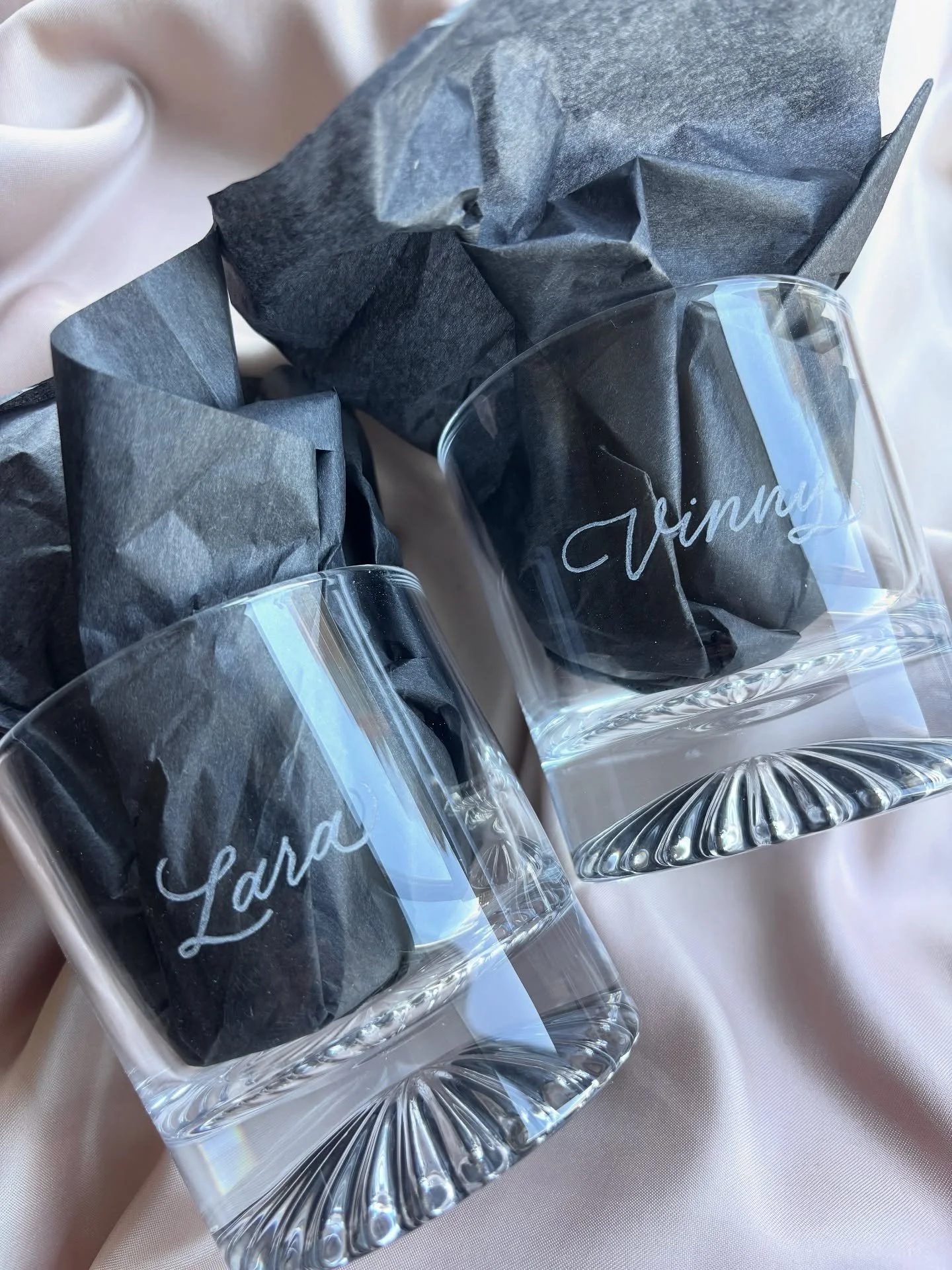 A toast to loyalty - VIP guests enjoyed custom whisky glasses, engraved on the spot as a keepsake to remember an unforgettable evening! 🥃✨

#gracesongcalligraphy #clientgifts #onsiteengraving