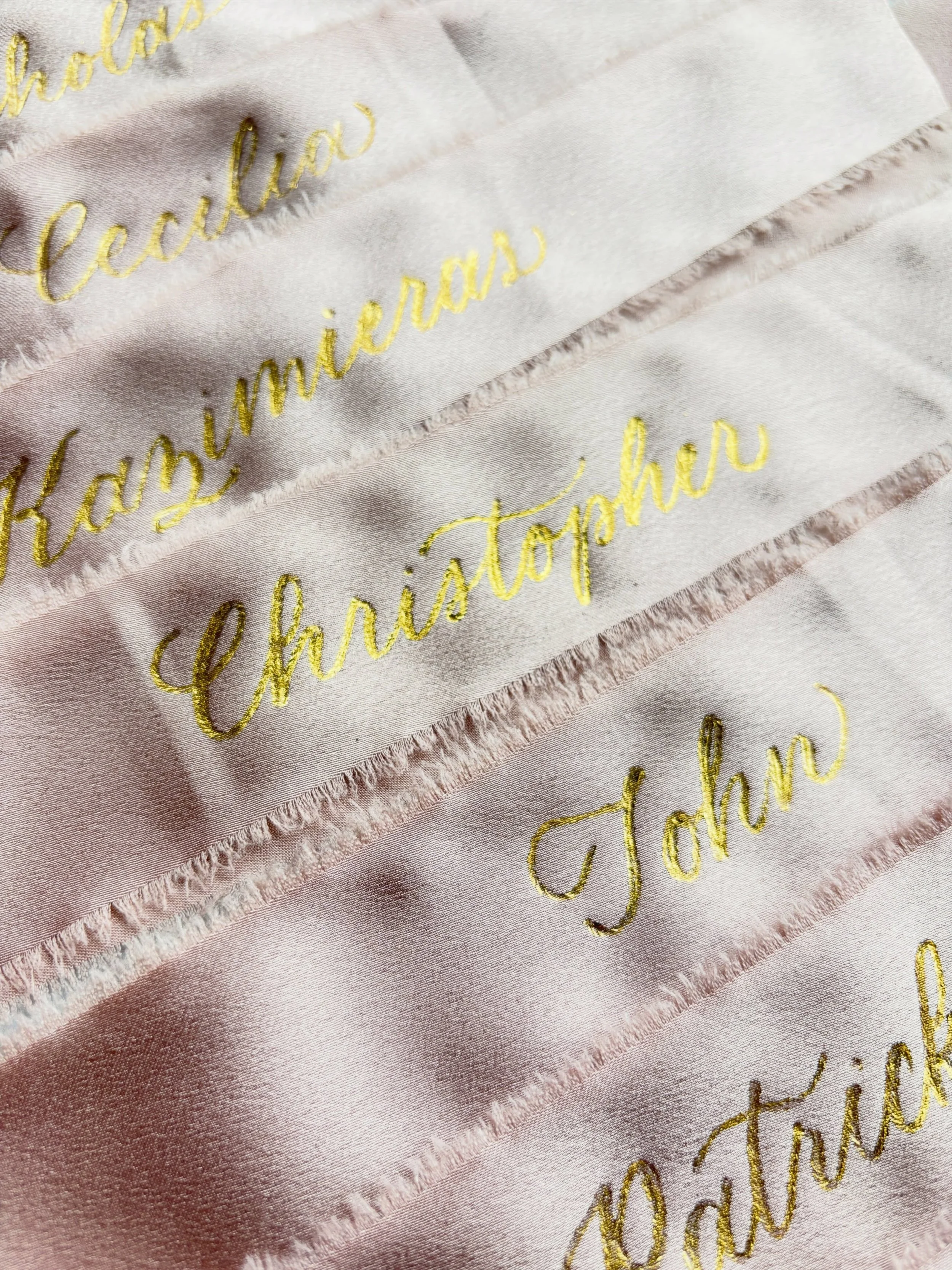 There&rsquo;s something so satisfying about seeing a name transformed into a keepsake.

These ribbons were personalized using hot foil calligraphy, creating a beautiful metallic finish that catches the light and elevates even the smallest detail ✨ 

