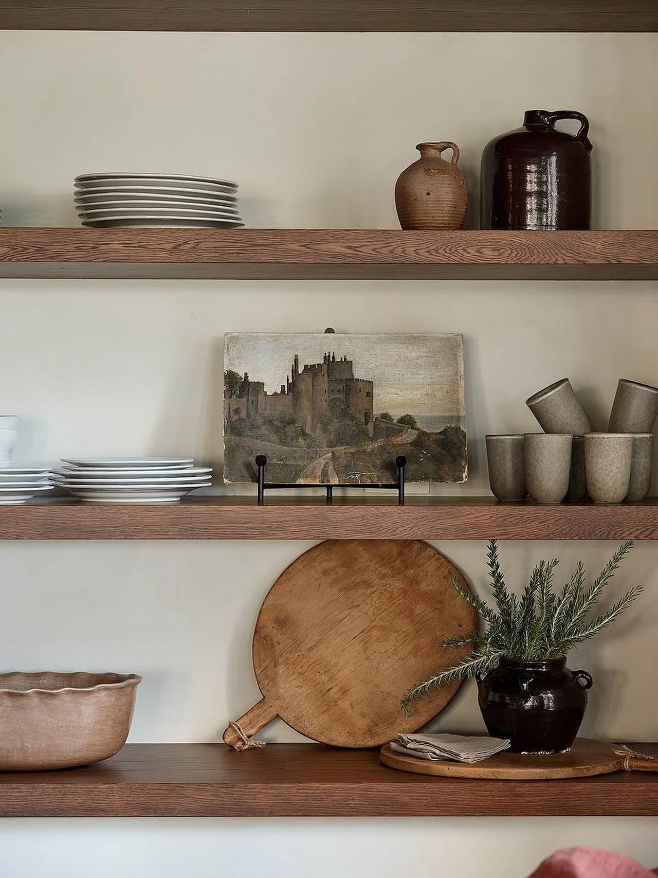 The best rooms are built over time, layer by layer, piece by piece. There is nothing sweeter than when every object has a story and every corner a little love note to the life lived inside.
⠀⠀⠀⠀⠀⠀⠀⠀⠀
Photographer: @colemoser