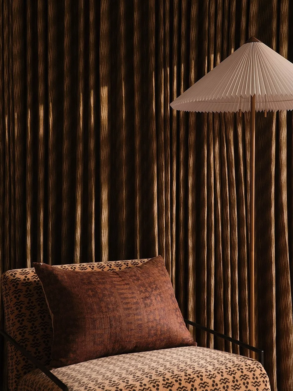 Our love for layering textiles runs deep here. We can&rsquo;t resist a mix of pillows, throws, rugs, and drapes. 
⠀⠀⠀⠀⠀⠀⠀⠀⠀
Photographer: @colemoser