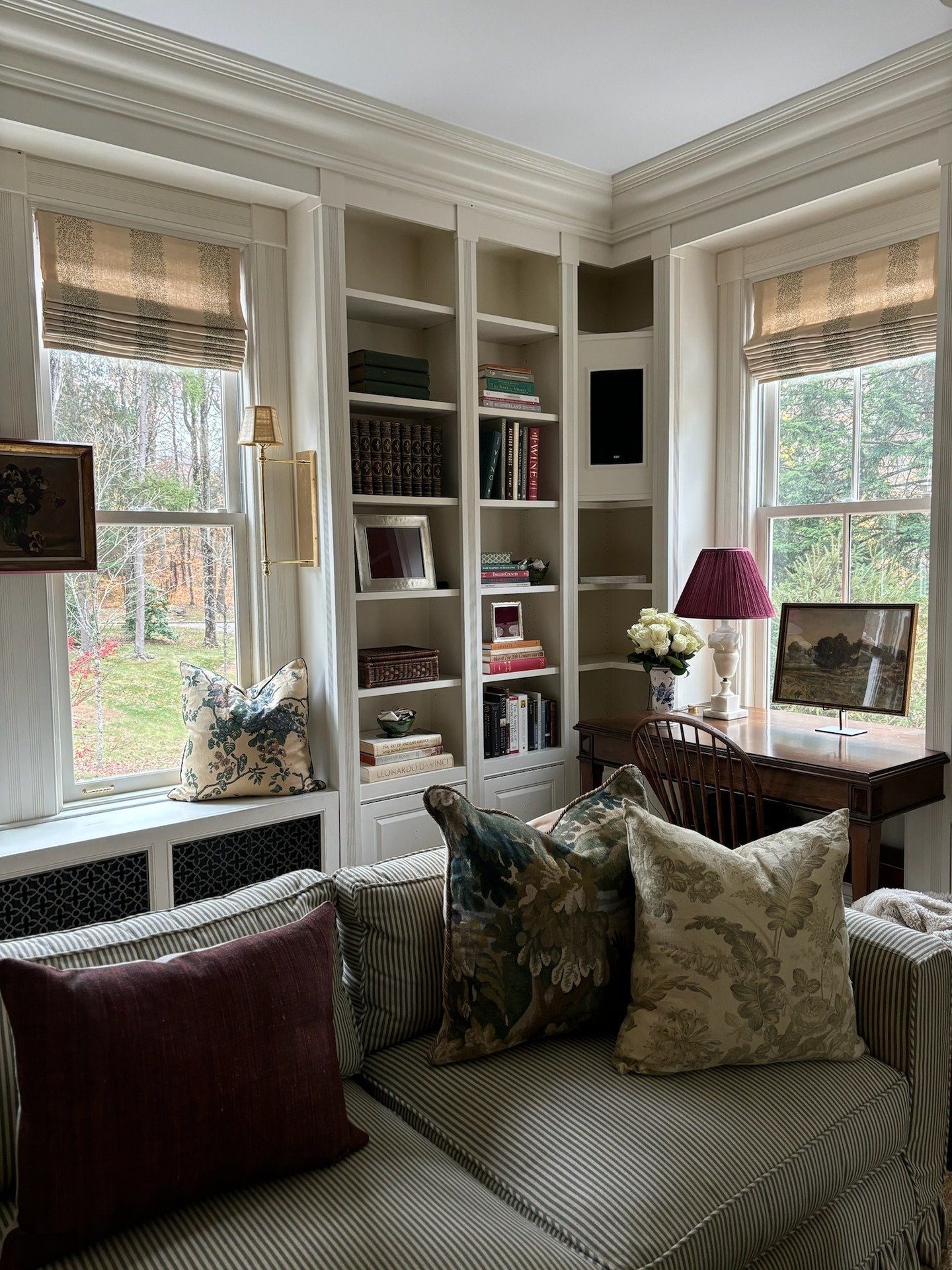 Friday Favorites: Pattern mixing as the through line 

A layered, whole home palette shaped by color stories that move effortlessly from room to room, each space connected, each moment building on the last. Vintage and found textiles mingling with tr