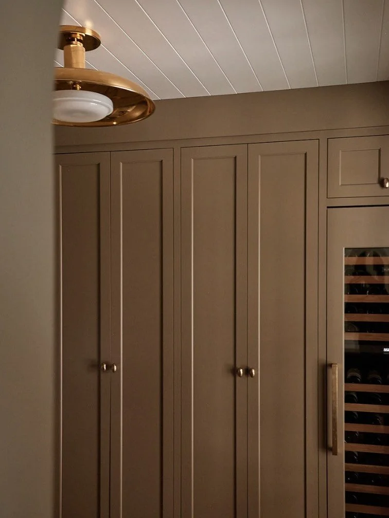 Materials moment, cabinetry edition.
Inset shaker cabinetry with a subtle bead detail became the foundation of this mountain home. Traditional, timeless, and simple in all the right ways.
Used throughout in both painted finishes and natural wood tone