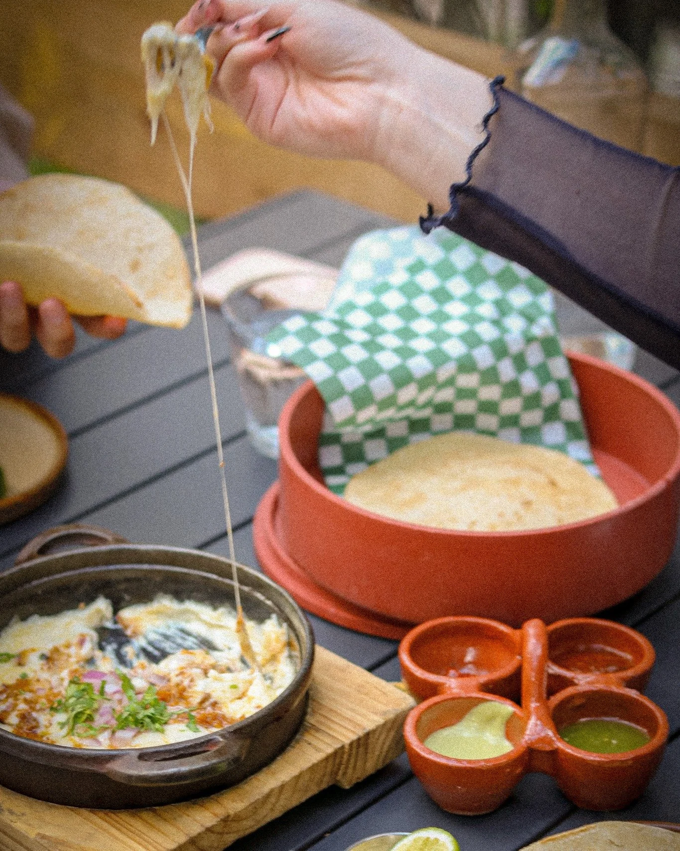 Stretch that cheese! 🧀 Dive into our irresistible queso fundido, perfectly melted with a blend of Mexican flavors. Add a freshly made tortilla for that perfect bite. 🤤 #CheesePull #OriginalsMexicano #MexicanCuisine