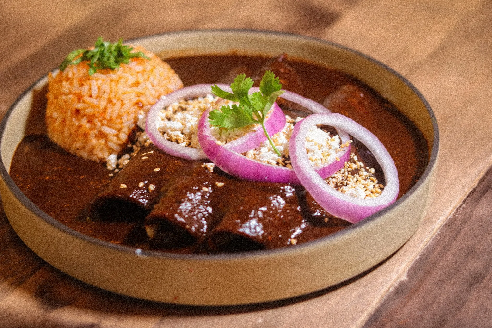 🌶️✨ Dive into tradition with our Enchiladas de Mole! ✨🌶️
Rich, velvety mole sauce layered over tender enchiladas, topped with a sprinkle of fresh cheese and sesame seeds. Each bite is a perfect balance of sweet, savory, and a hint of spice. Come ta