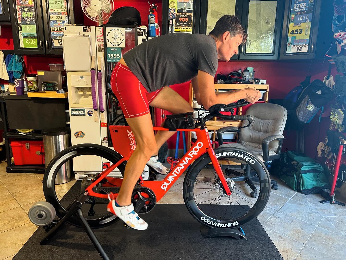 So far behind on posting bike fit pics. Can&rsquo;t wait to see Stephen crushing it at Gulf Coast Ironman this weekend!
He feels fast, looks fast &amp; will be fast on this sexy Quintana Roo X-PR. With a fresh coat of @silca_velo Hot wax

&ldquo;I re