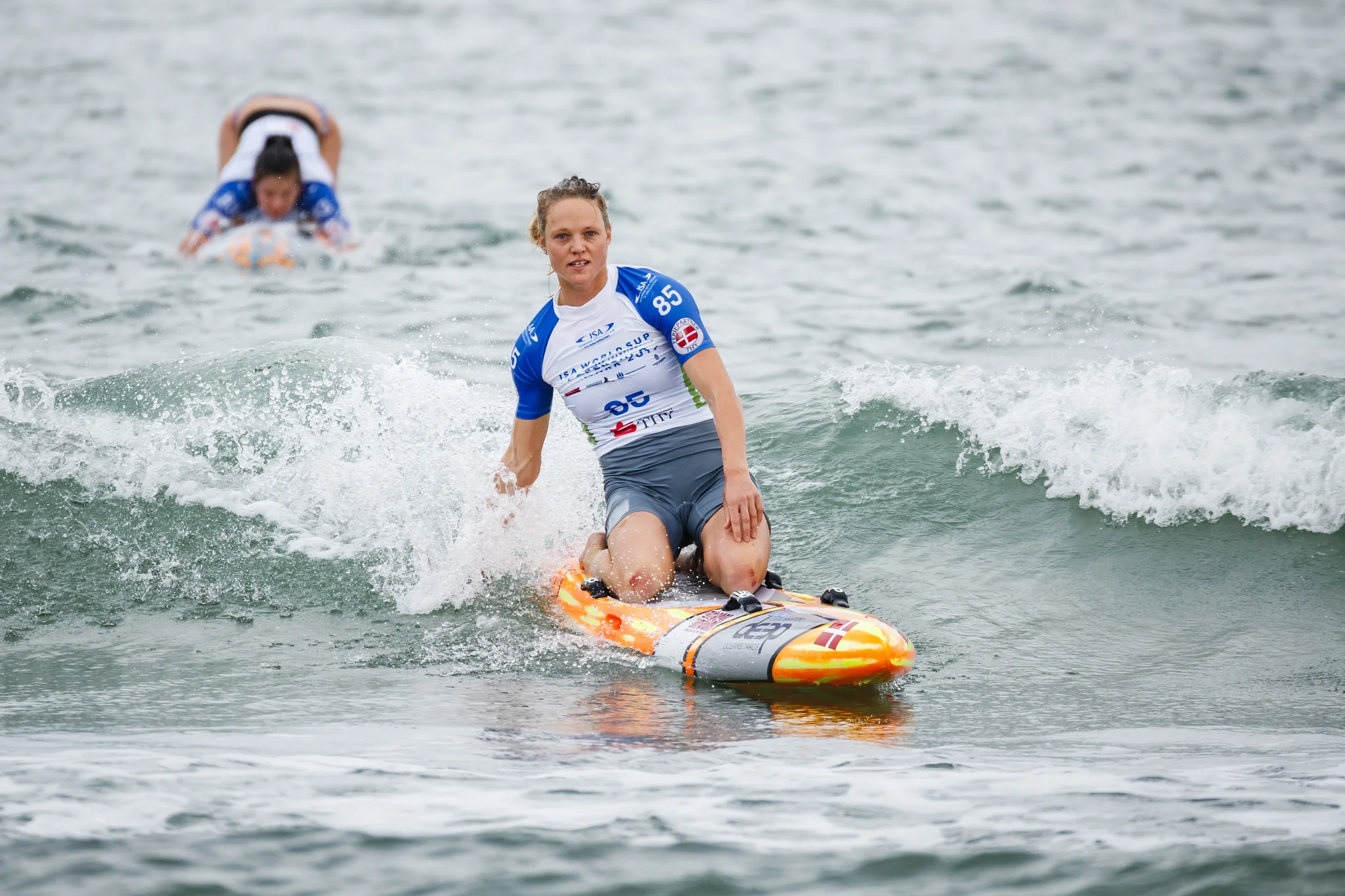 Bronze-vinder i Paddleboard Distance Race fra København, Katrine Zinck, kom uden de store problemer videre til kvindernes finale i Paddleboard Technical Race. Foto: Ben Reed / ISA. 
