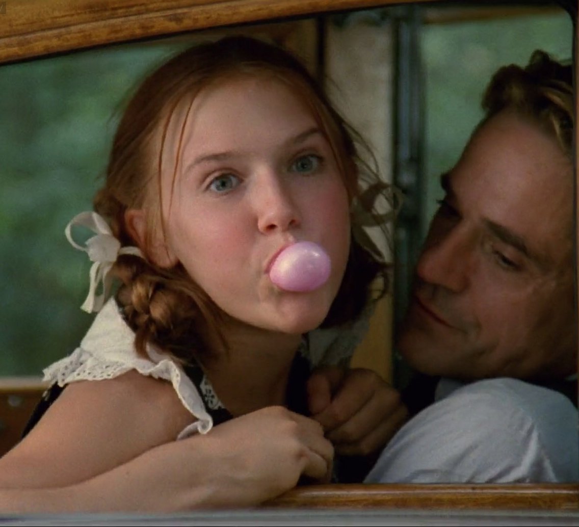 4.Dominique+Swain+and+Jeremy+Irons,+Lolita,+1997.jpg