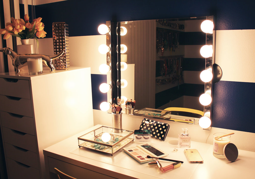 Vanity Mirror Desk Ikea, Vanity Desk With Mirror And Lights Ikea