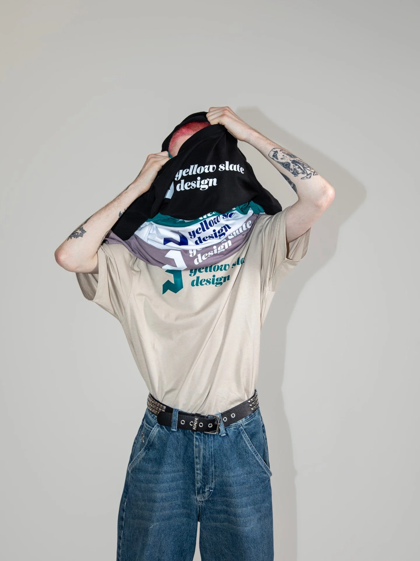 We print garments. Properly.

Uniforms for your staff. Branded kit for franchise partners. Polos, tees, hoodies, workwear, hi-vis - the lot. Same brand, every site, every time.

Here's where most businesses get stuck:

&rarr; Different printers in di