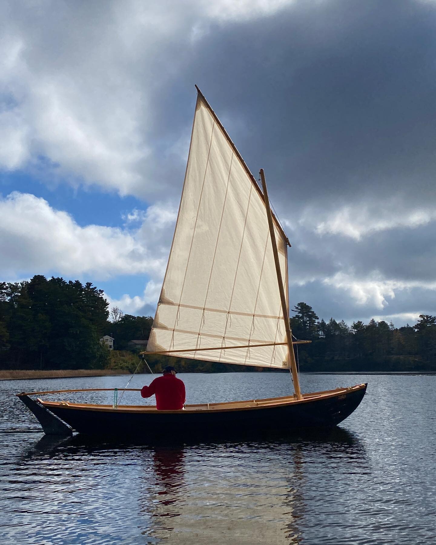 Peter Crooker had a vision, it always involved building his own Dory, and he got there in beautiful style. We like to think we helped with a complete kit for the #debloisstreetdory #completeboatkit #boatkitsforexplorers