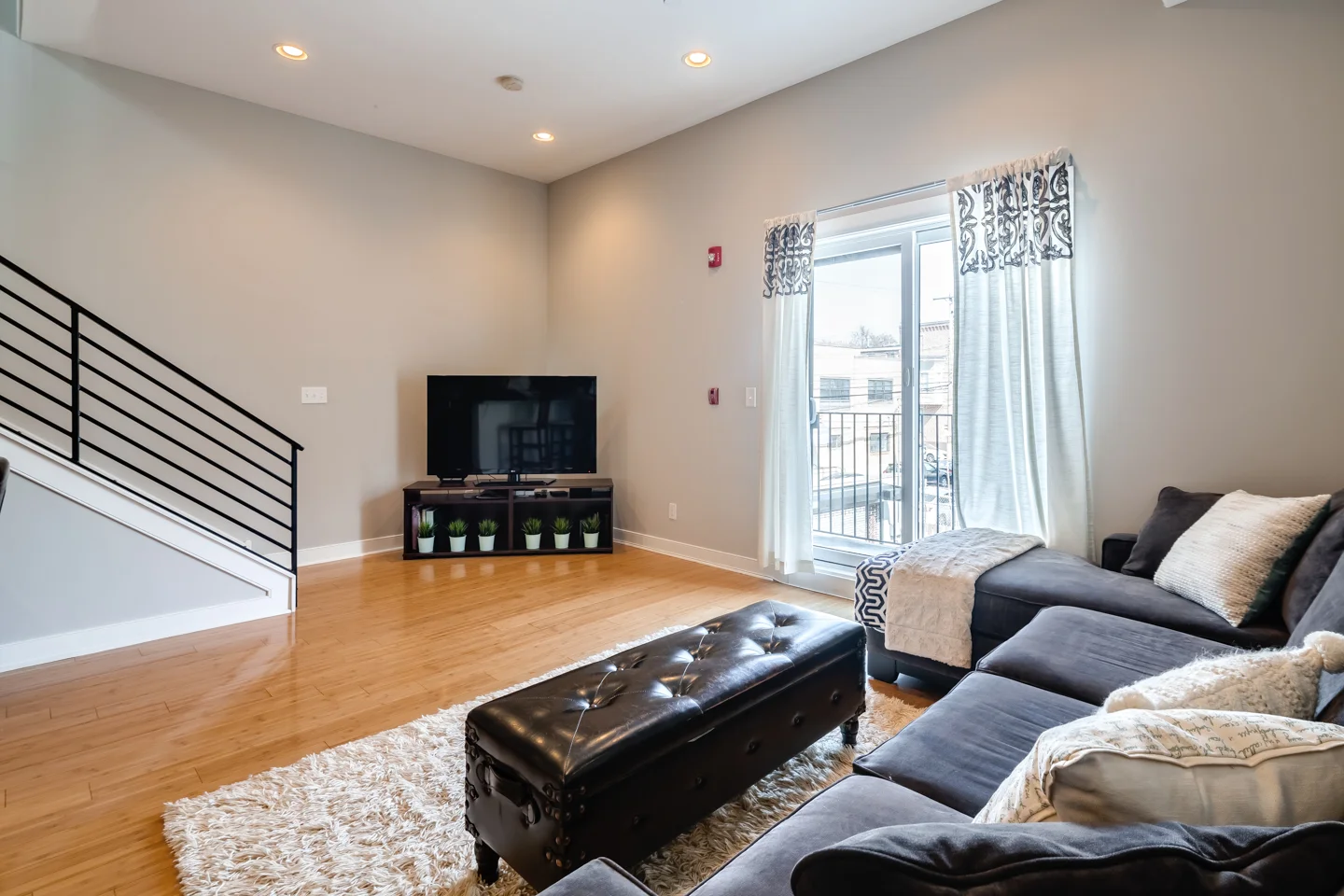 1535 Fairmount unit 2R-MLS-5.jpg