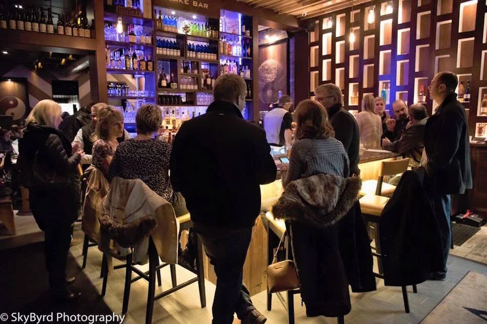 MoraAsianFusion-BarShot-Busy.jpg