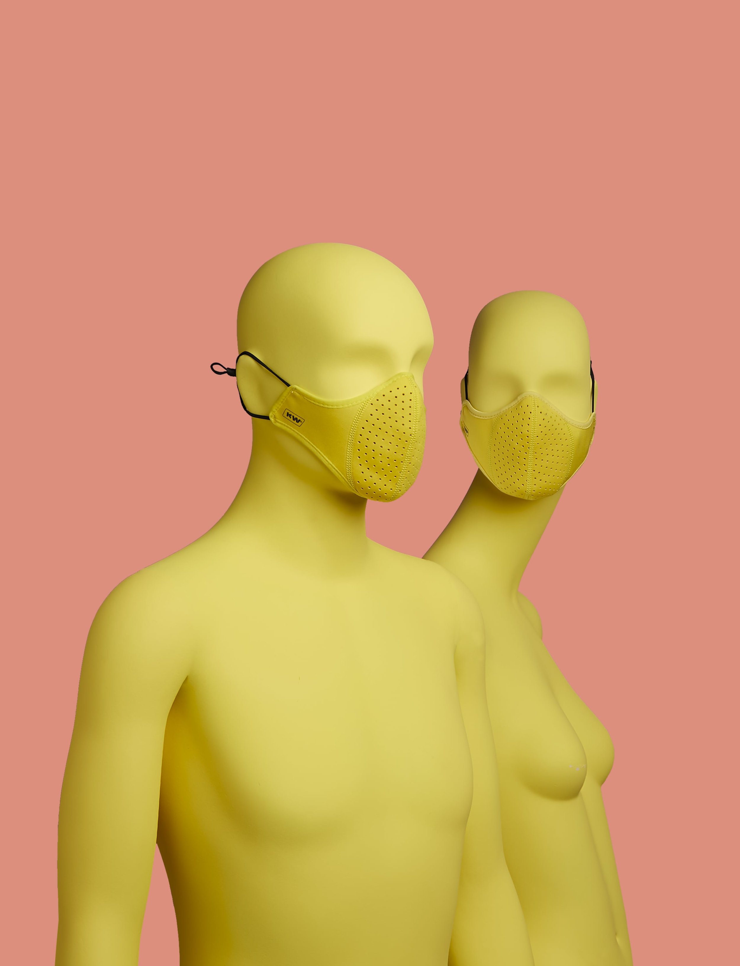 mannequin_yellowmask_2-min.jpg