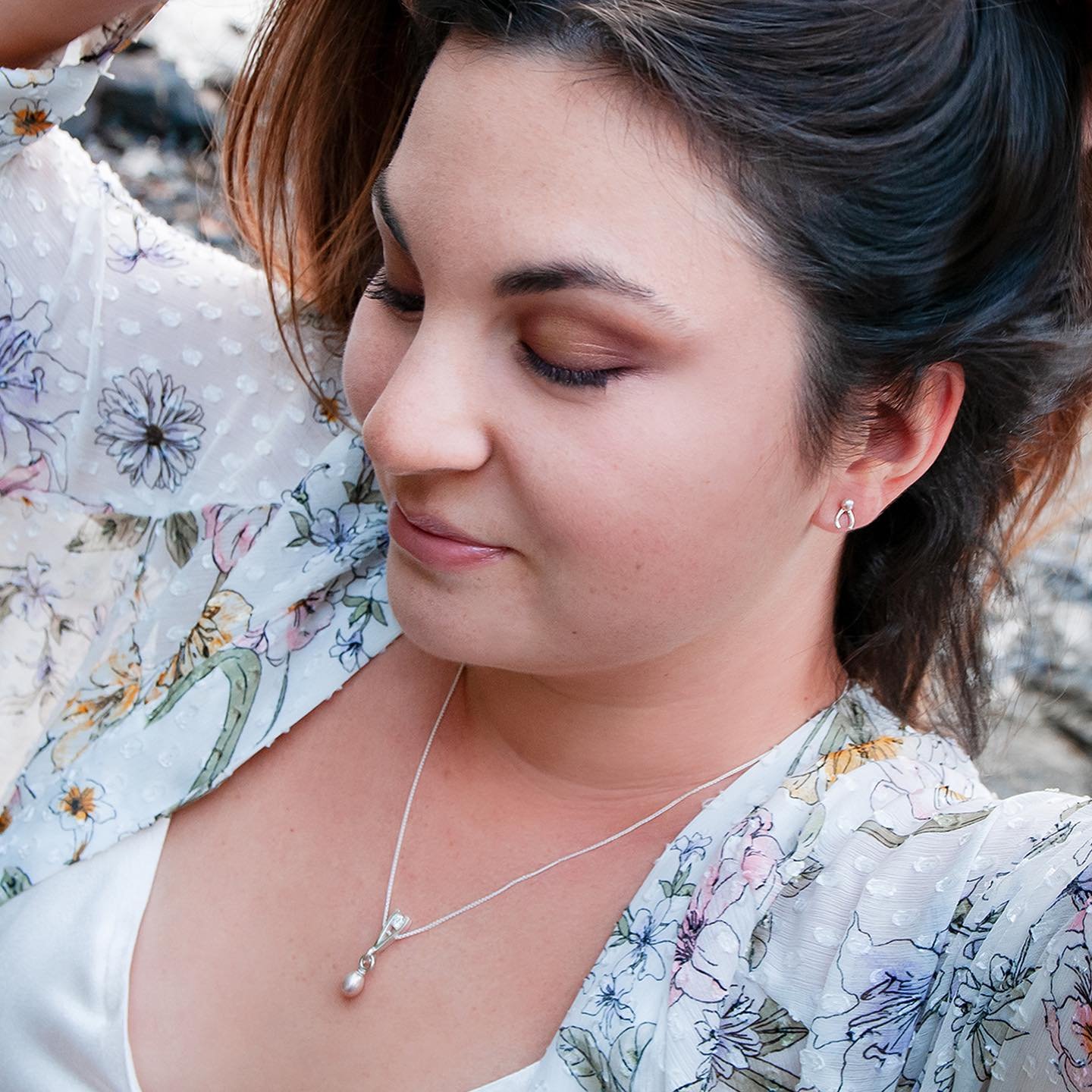 ⁣
PORTRAIT DE BIJOUX  Une séance magnifique littéralement dans la rivière !⁣
Les bijoux d&rsquo;Isabelle sont toujours sublimes et délicats, c&rsquo;est vraiment un honneur d&rsquo;avoir eu la chance de photographier ses deux dernières collectio