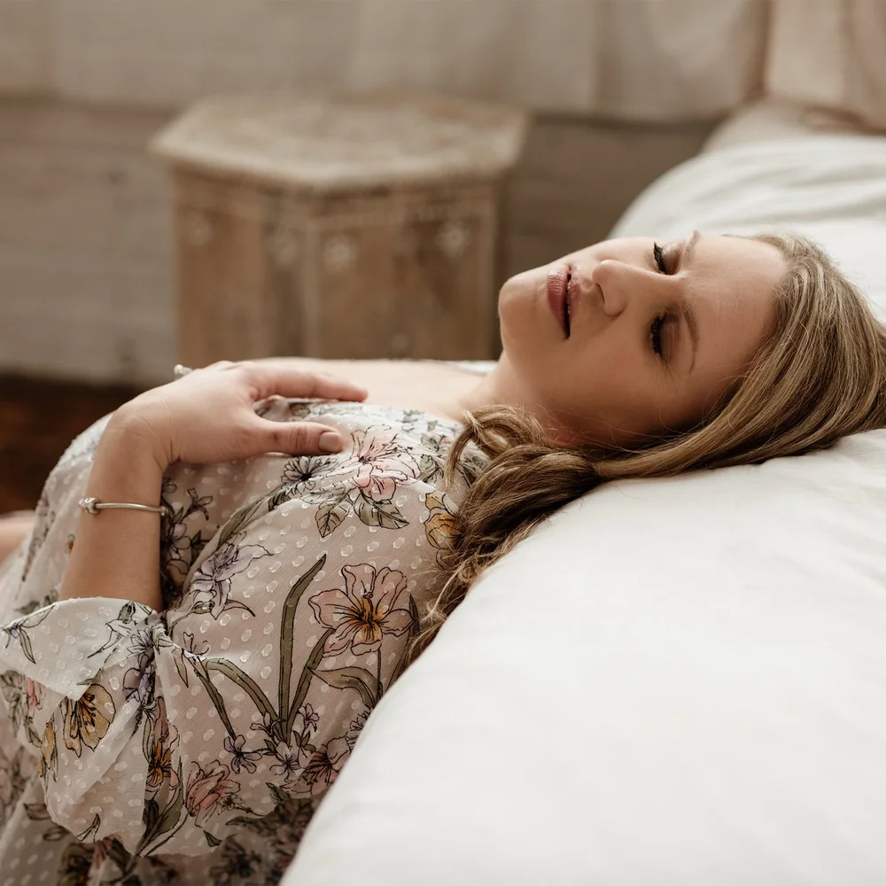 ✨
I offer myself the services I serve in order to provide the best experience for my clients, it's important for me to feel it from the other side. 

I got you !  We plan ahead, I show you the poses, we breathe and magic happens ! ✨

⫸  Model Call &a