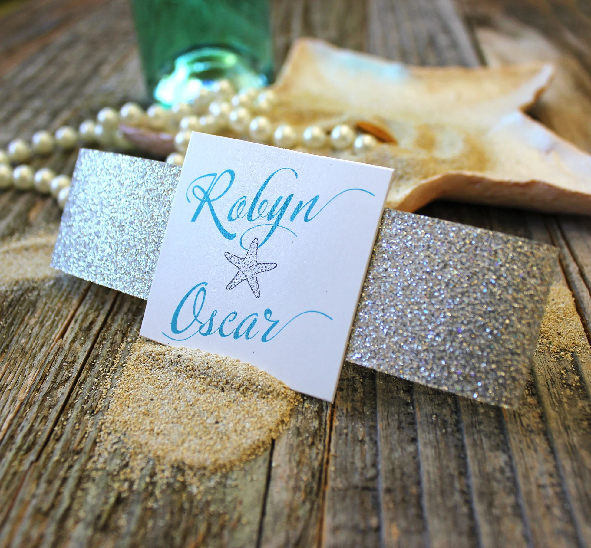 Classic square cut with light gold leaf glitter band.