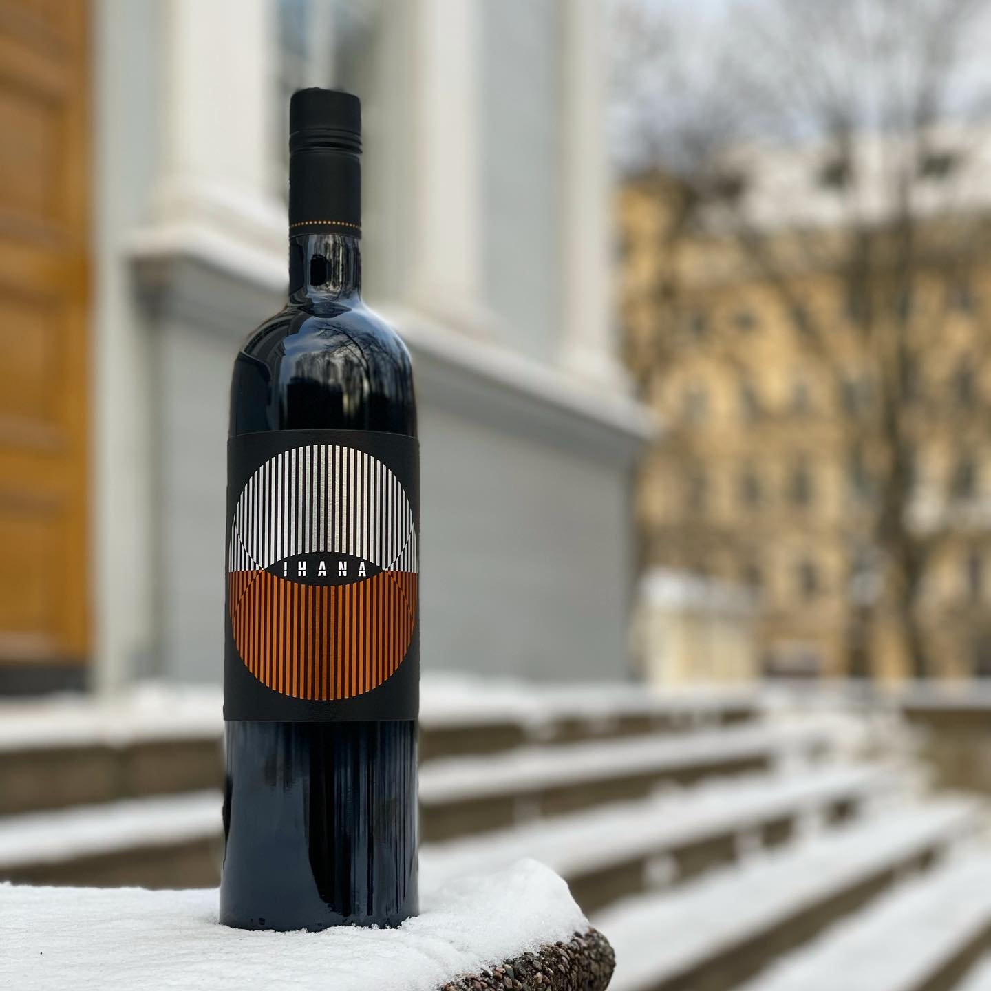 On Saturday we launch IHANA in Finland at a special dinner at Savoy! 🏎️🔥🍷
- IHANA Shiraz 2022 is an collaboration between F1 driver Valtteri Bottas and Corrina Wright from Oliver&rsquo;s Taranga in McLaren Vale, South Australia.
- There are still 