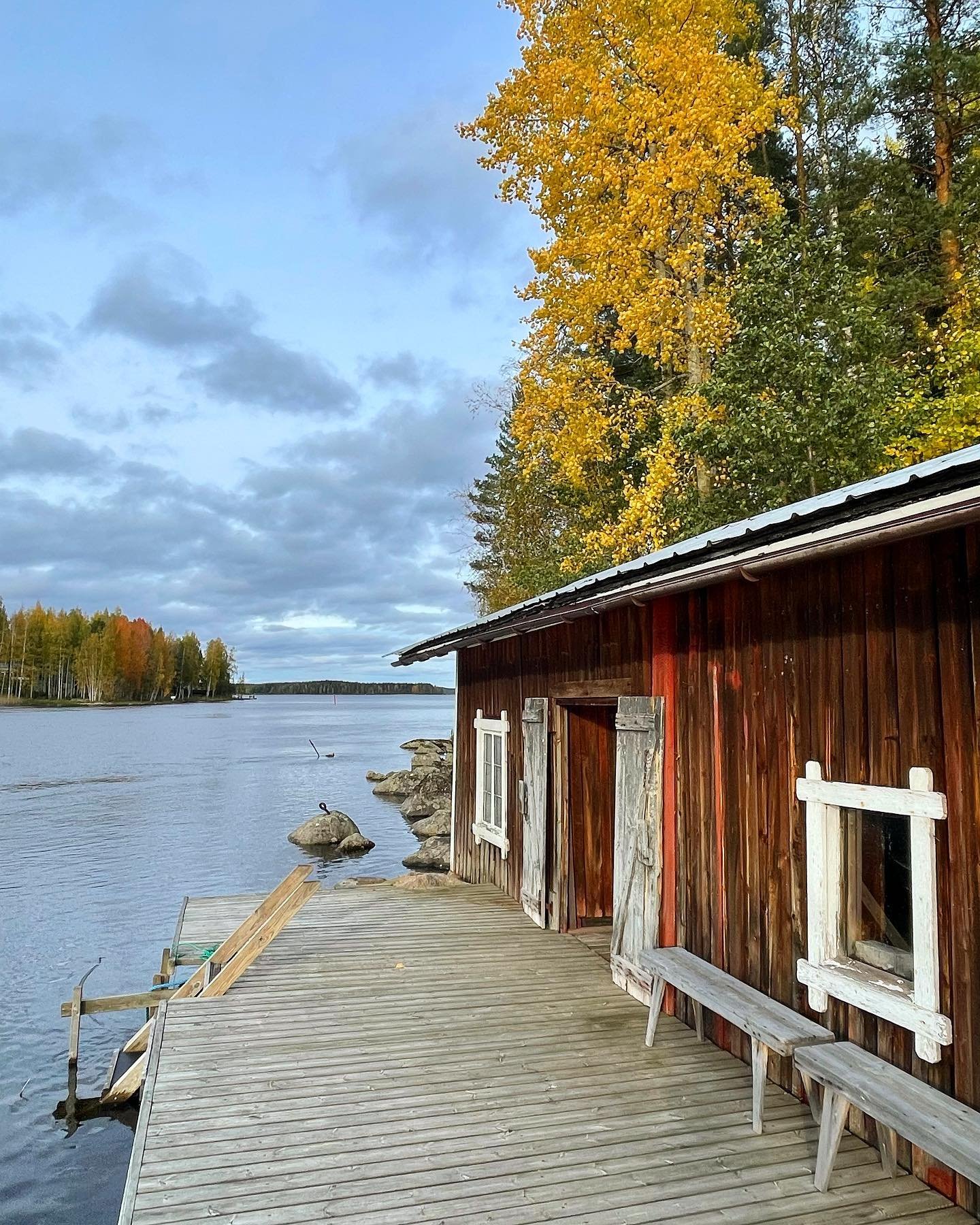 The oldest sauna in Central Finland was glorious last weekend. 🍂🔥🙏🏼
.
.
.
.
.
#sauna #finland #nature #beauty #ritual #forest #view #old #historic #legendary #finnish #saunatime #saunalife #healthy #calming #golden #autumn #colours #kiitos #ihana