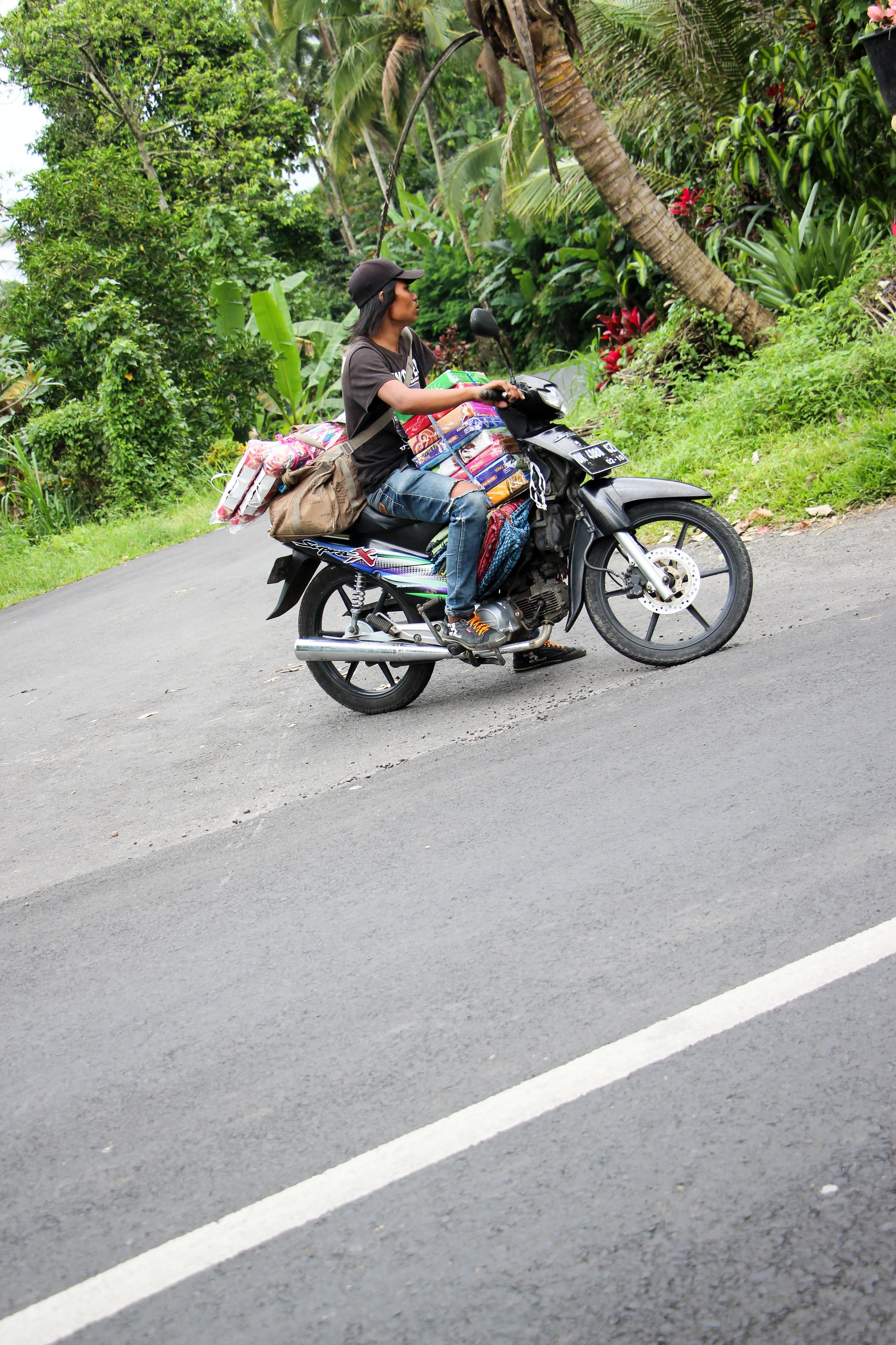 people, everyday life, Bali, Indonesia, Asia | DoLessGetMoreDone.com |