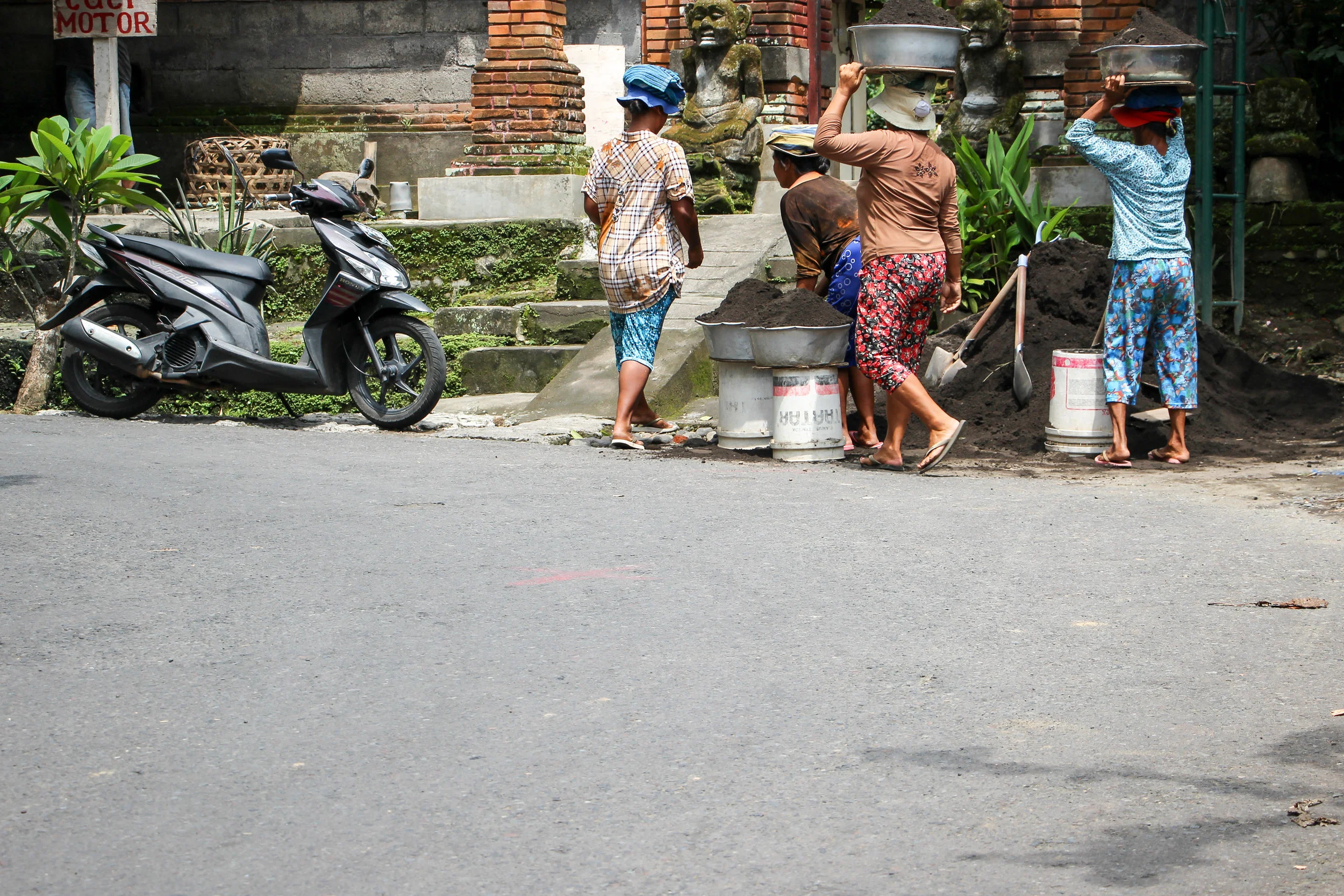 WOMEN, FEMALE, CONSTRUCTION WORKERS, BALI, INDONESIA, ASIA | DOLESSGETMOREDONE.COM |