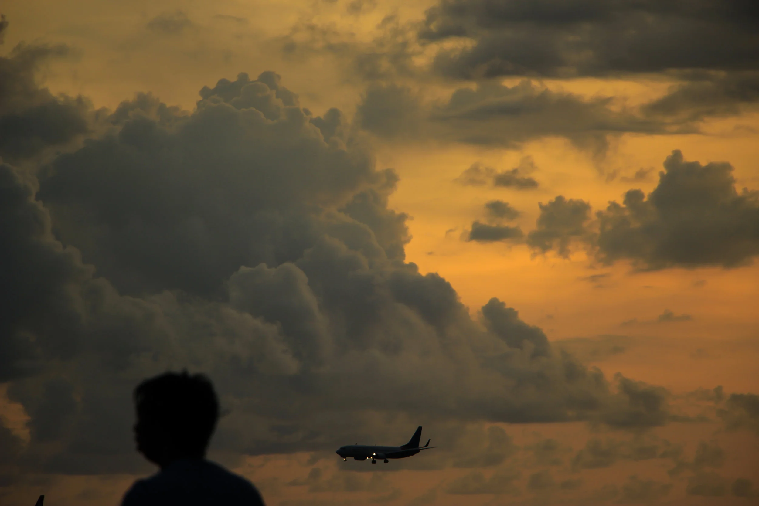 sunset, cloud, airplane, landing, people, Bali, Indonesia, Asia | DoLessGetMoreDone.com |