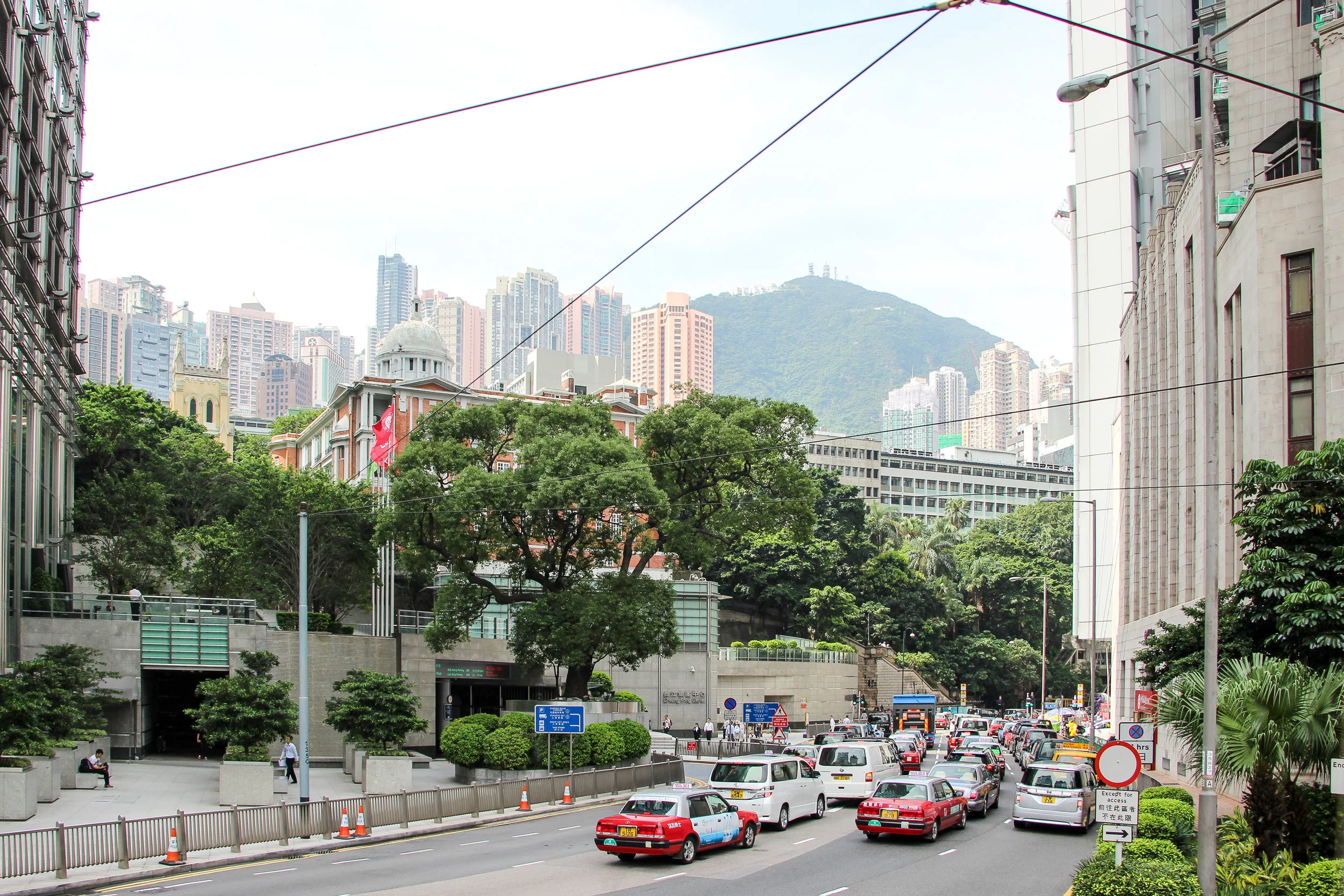 Hong Kong, Hong Kong Island, street photography, traffic, Asia | DoLessGetMoreDone.com |