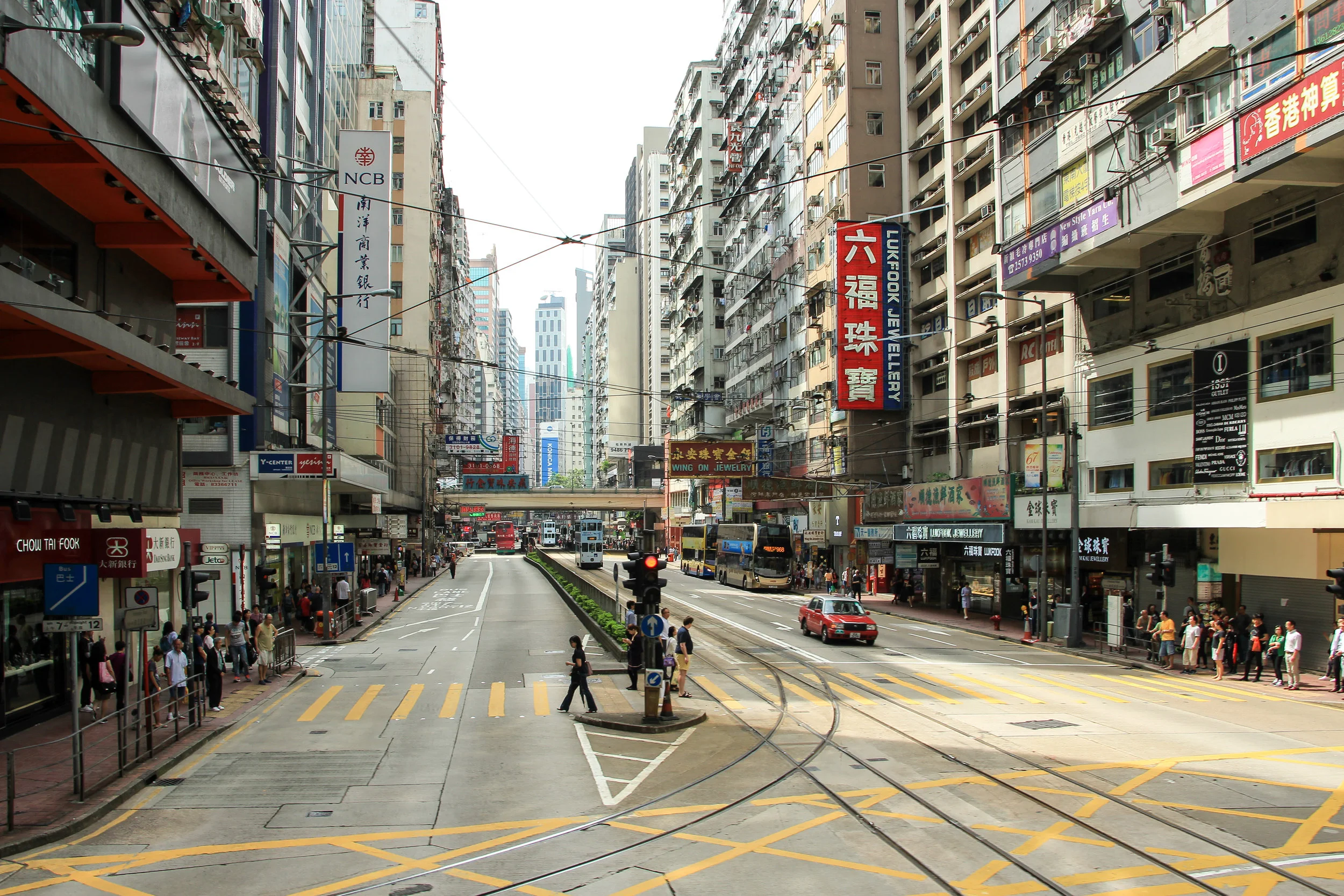 Hong Kong, Hong Kong Island, street photography, urban jungle, Asia | DoLessGetMoreDone.com |