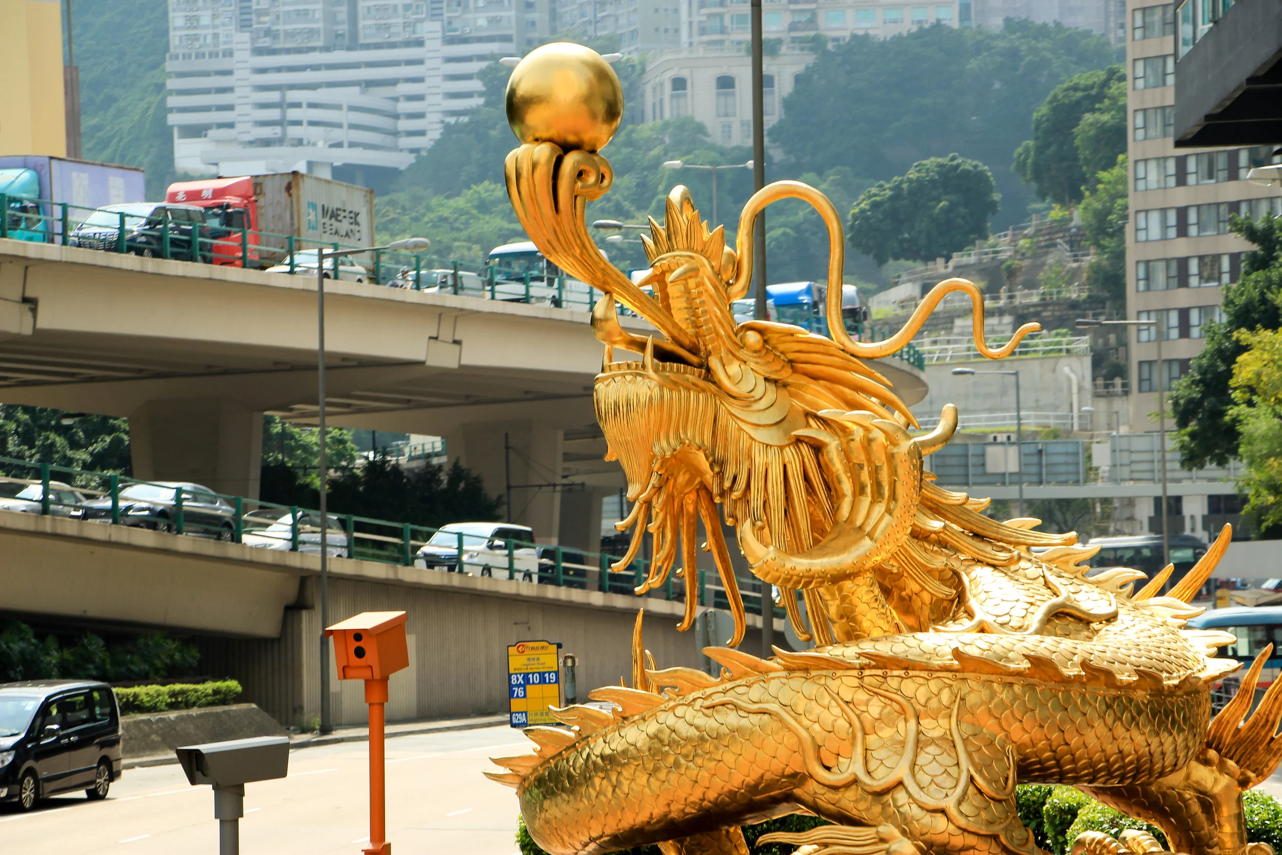 Hong Kong, Hong Kong Island, unsustainable traffic, Asia | DoLessGetMoreDone.com |