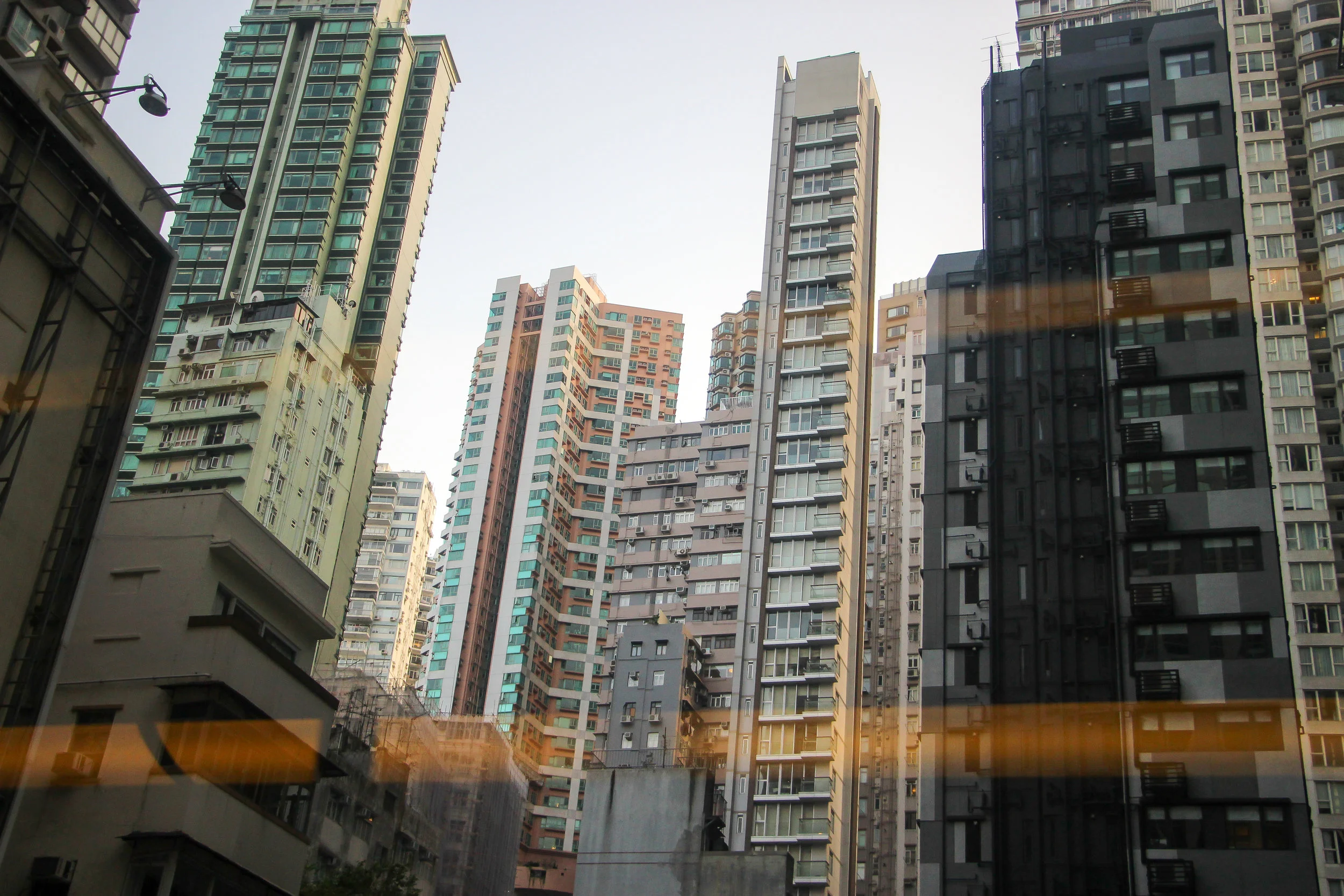 HONG KONG, HONG KONG ISLAND, ARCHITECTURE, light, MINIMAL, ASIA | DOLESSGETMOREDONE.COM |