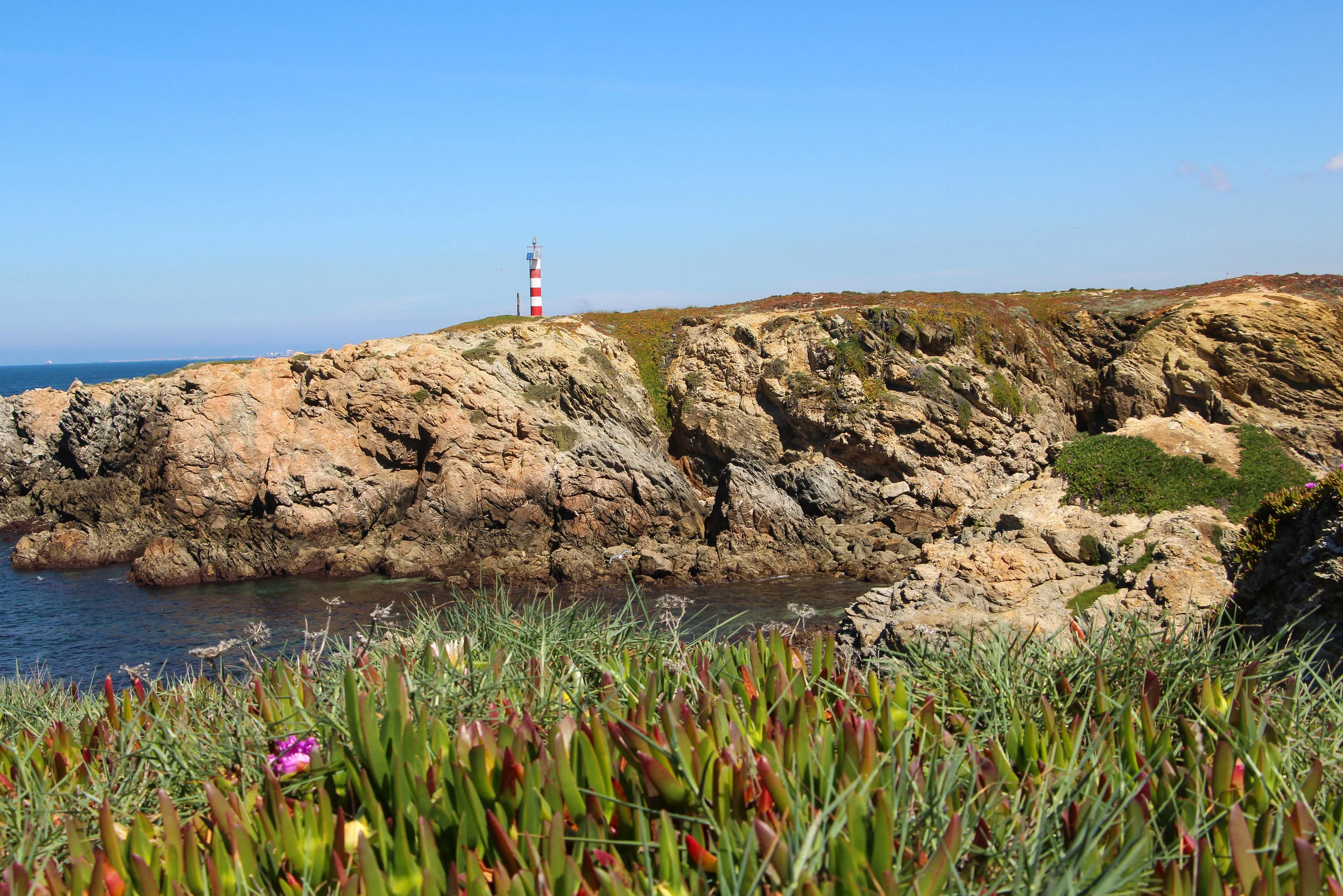 coast between Sines and Porto Covo | Alentejo, Portugal, Europe | DoLessGetMoreDone.com | How to be on the good side of traveling?