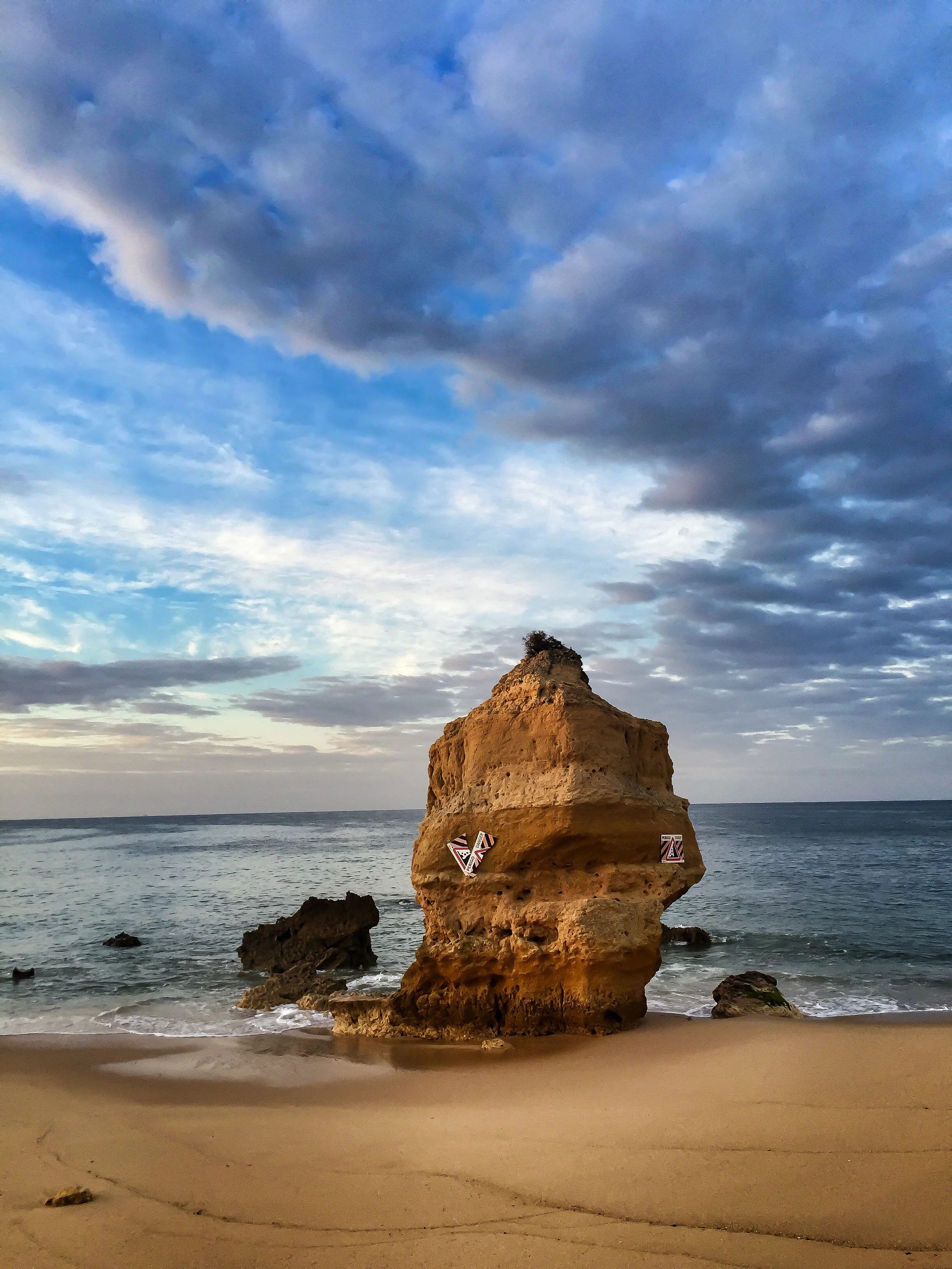 Praia de Arrifes, Portugal, Europe | DoLessGetMoreDone.com | What can we do to make it better?