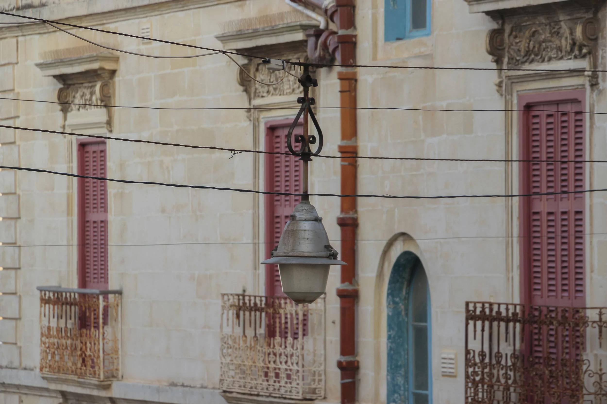Street Light | House of Malta | Old Town of Valletta | - Thinking about appreciation for quality in Malta | Malta, Europe | DoLessGetMoreDone.com | - Canon Architecture Travel Documentary Photography - search for liveability | Sustainability
