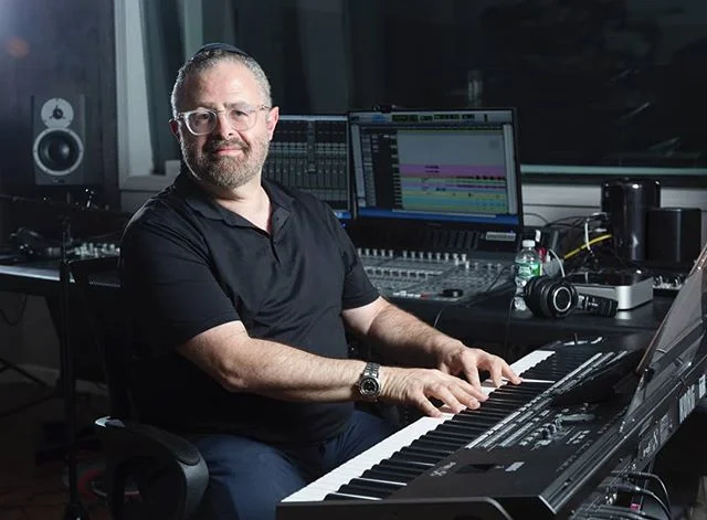 Had the honor and privilege photoshooting the legendary Jewish Music composer @yossigreenofficial in the amazing @mkstudios_.

#photography #music #jewishmusic #heartandsoul #stuido #recordingstudio #record #piano #beat