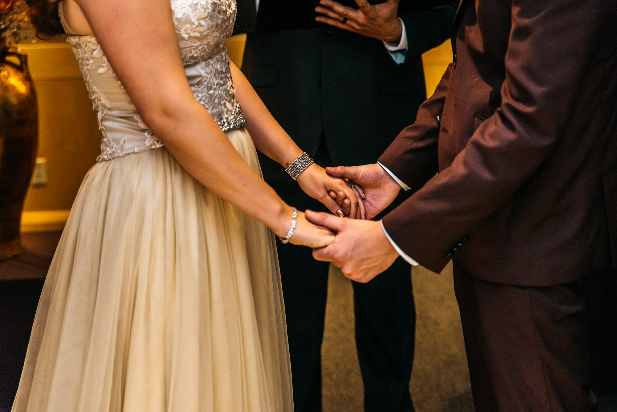 151027hollyburn_country_club_wedding_photographer16.jpg