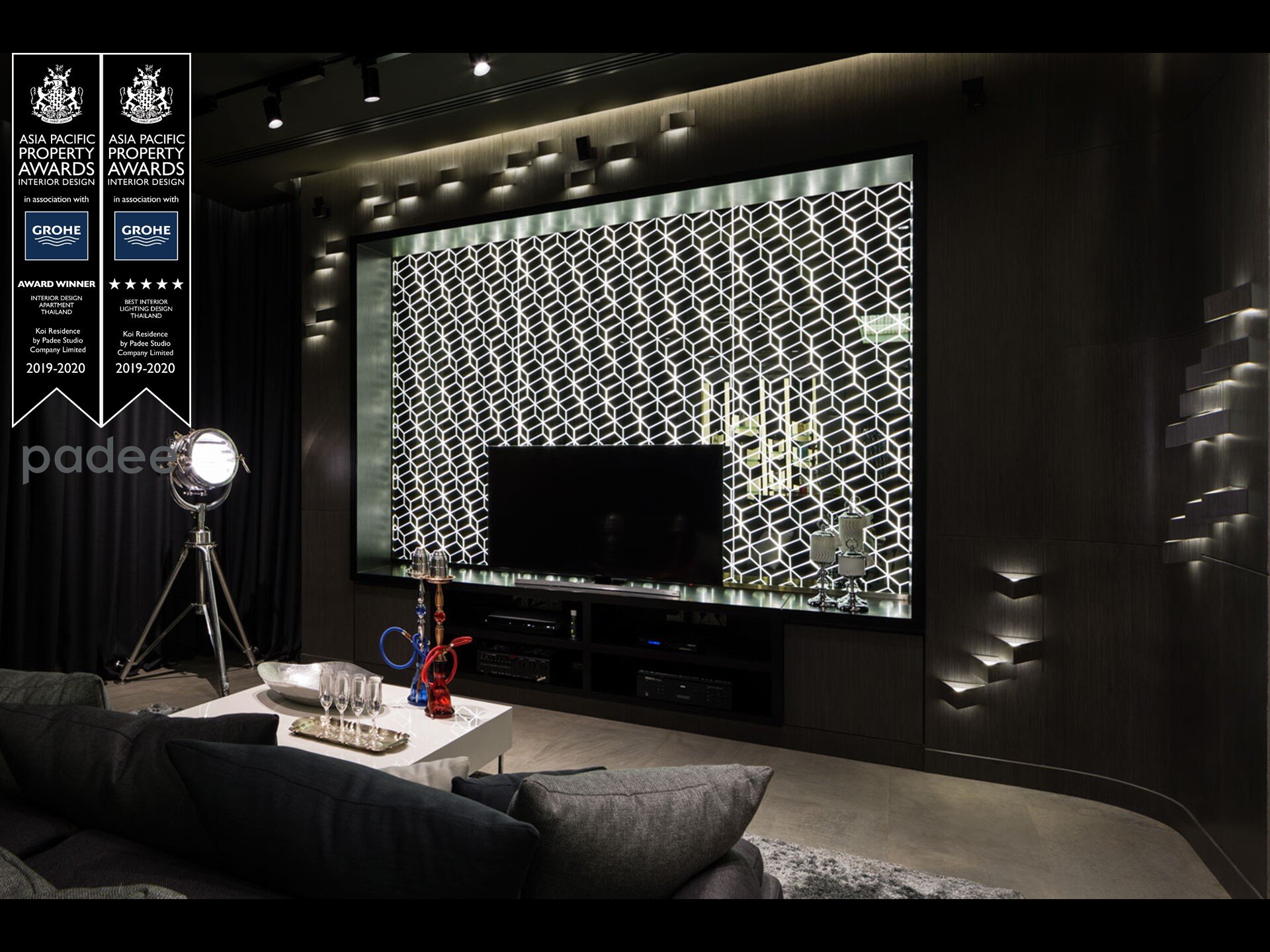 U House : Into The Party : Sahawat Family