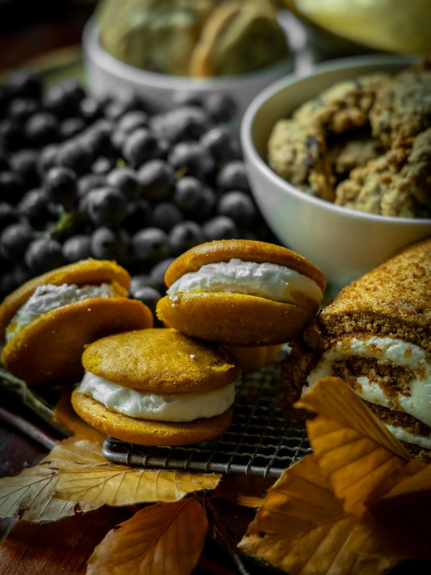 Squash your monstrous appetite with our perfect pumpkin pastries 🥧🎃

#fallishere #pumpkinrolls #whoopiepies #pumpkinspiceandeverythingnice
