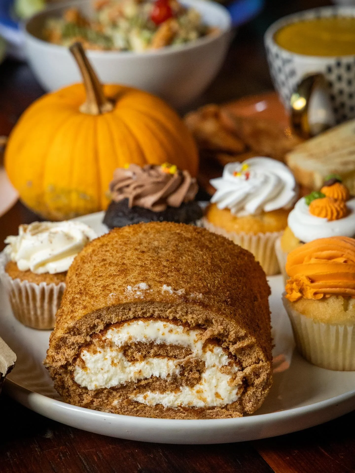 We&rsquo;re closing early at 6 pm tonight. Our team is reviewing holiday schedules, organizing, and getting pumped for the holidays. So roll in soon for all the fall treats. 🎃#staffmeeting #pumpkinroll #sugarandspice #eatcake