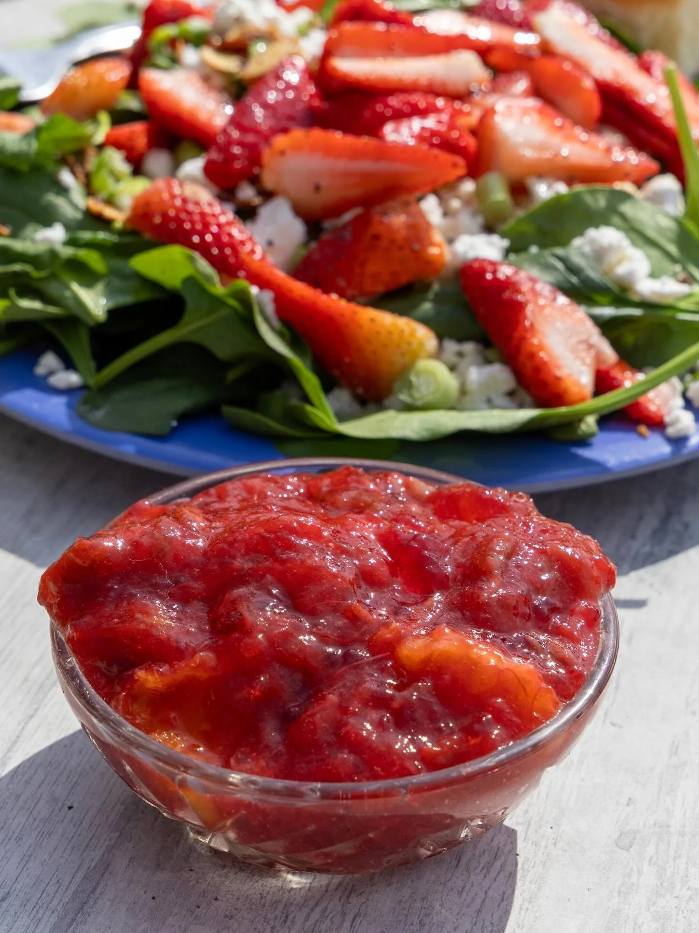 Spring time means rhubarb sauce. 💐☀️

Our rhubarb sauce has chunks of fresh oranges, it goes great as a topping or by itself. The tangy rhubarb sauce pairs very nicely with our creamy smooth tapioca. 

 #rhubarb #springtimefoods #lovespring