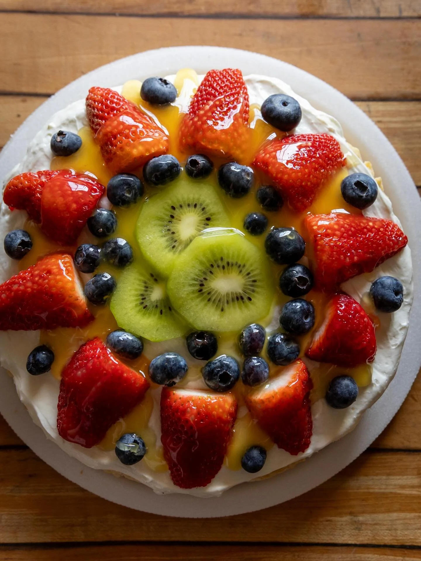 For all those Mom&rsquo;s out there, let&rsquo;s get ready to celebrate you! 💐 #fruittart #freshstrawberrypie #lovemom #cookies