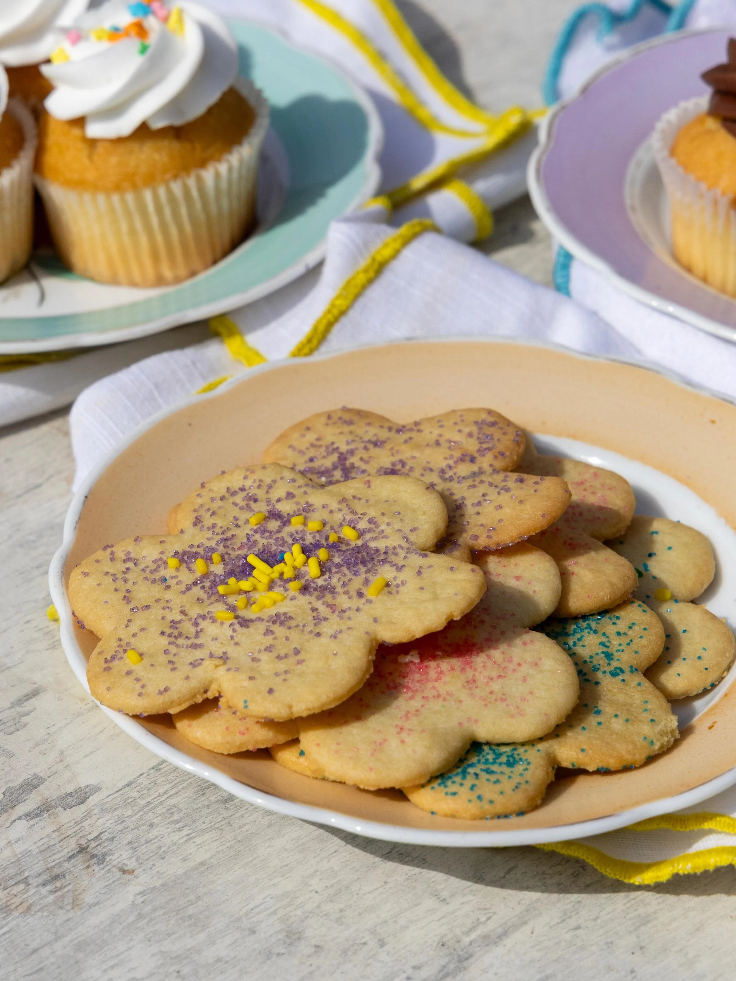 Sand tarts or a cupcake with cold brew? A sunny day gets even brighter with a sweet treat and a little liquid caffeine ☀️🍪☕️ #ColdBrewSeason #sandtarts #cupcakes