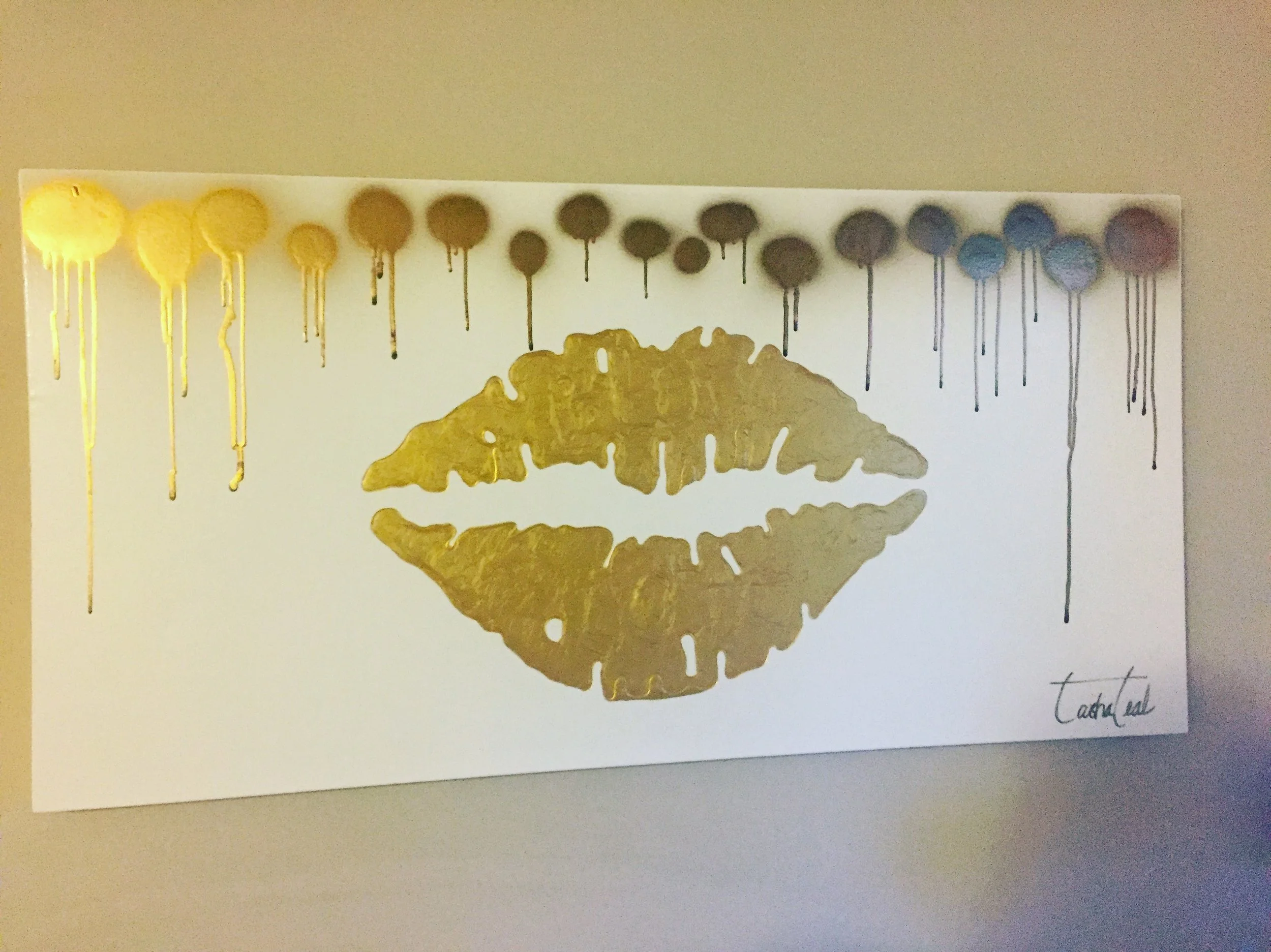 Gold lips 