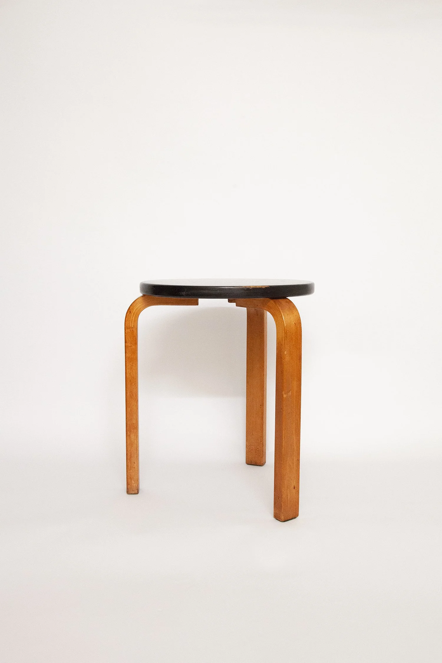 Old_Aalto_Stool_60_03.jpg
