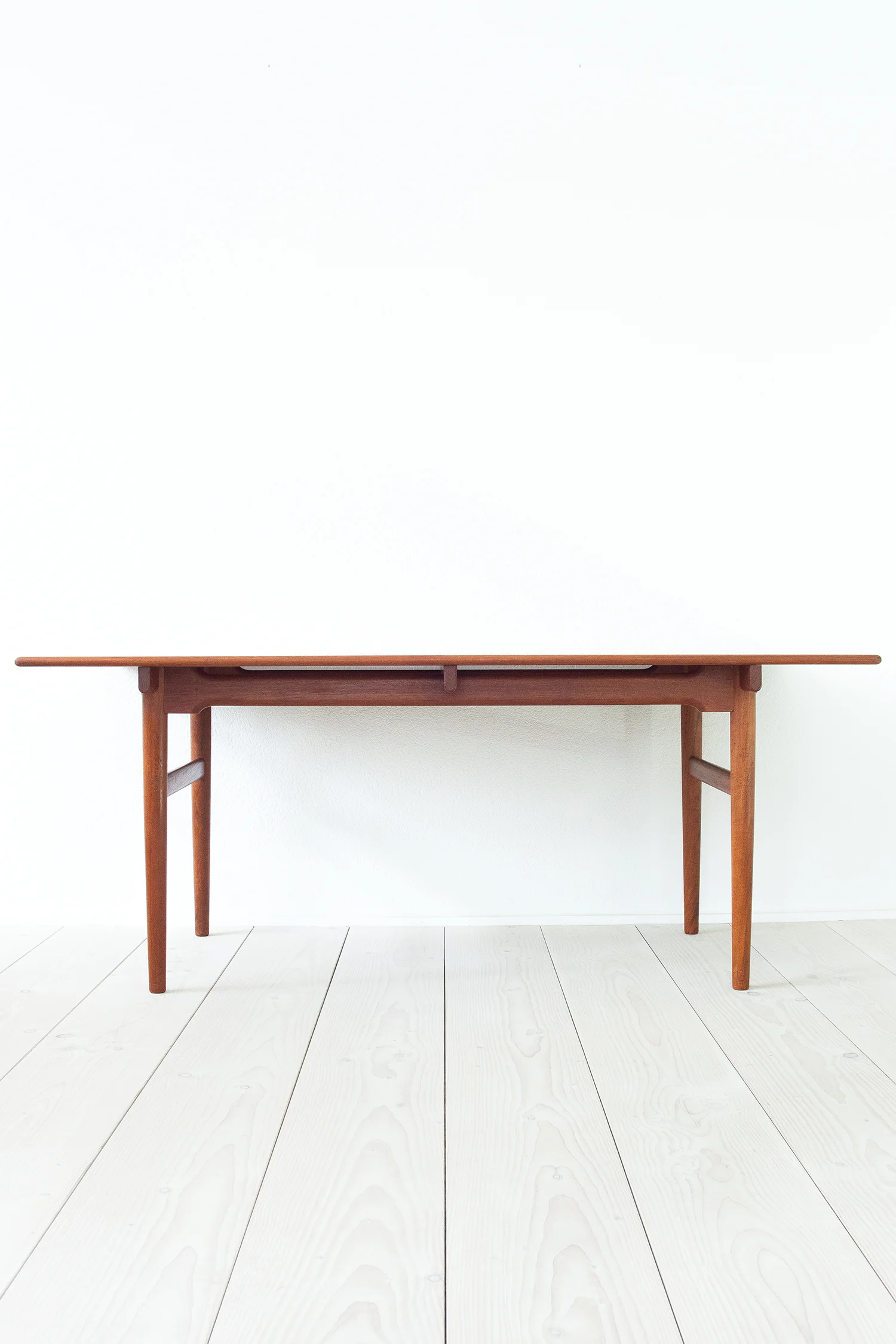 AT-327 Hans Wegner