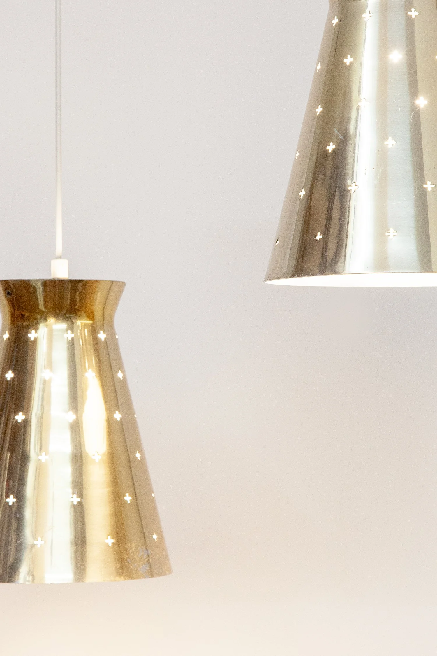 Perforated_Brass_Pendant_Hillebrand_1950s_06.jpg