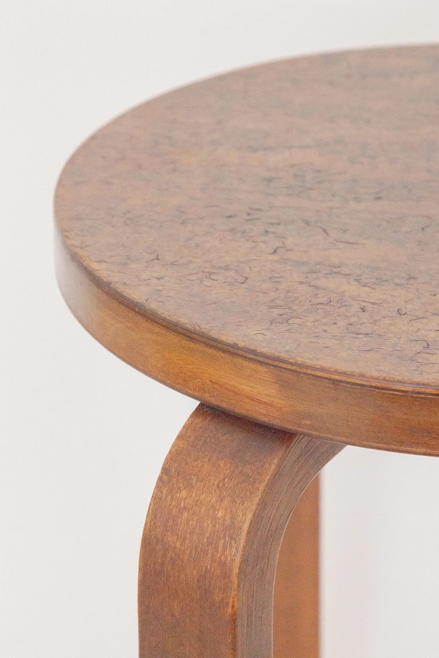 Stool_60_Aalto_Curled_Karelian_Birch_06.jpg.webp