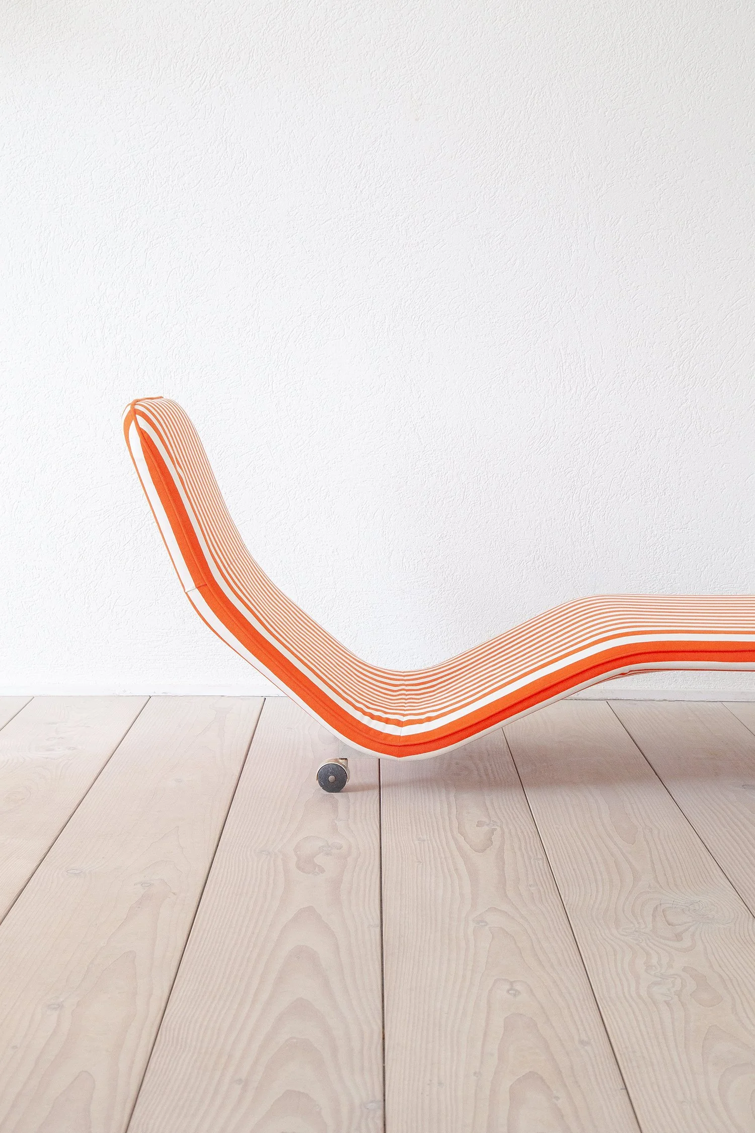 Chaise_Longue_Red_F10_001_Nurmesniemi_Vuokko_08.jpg