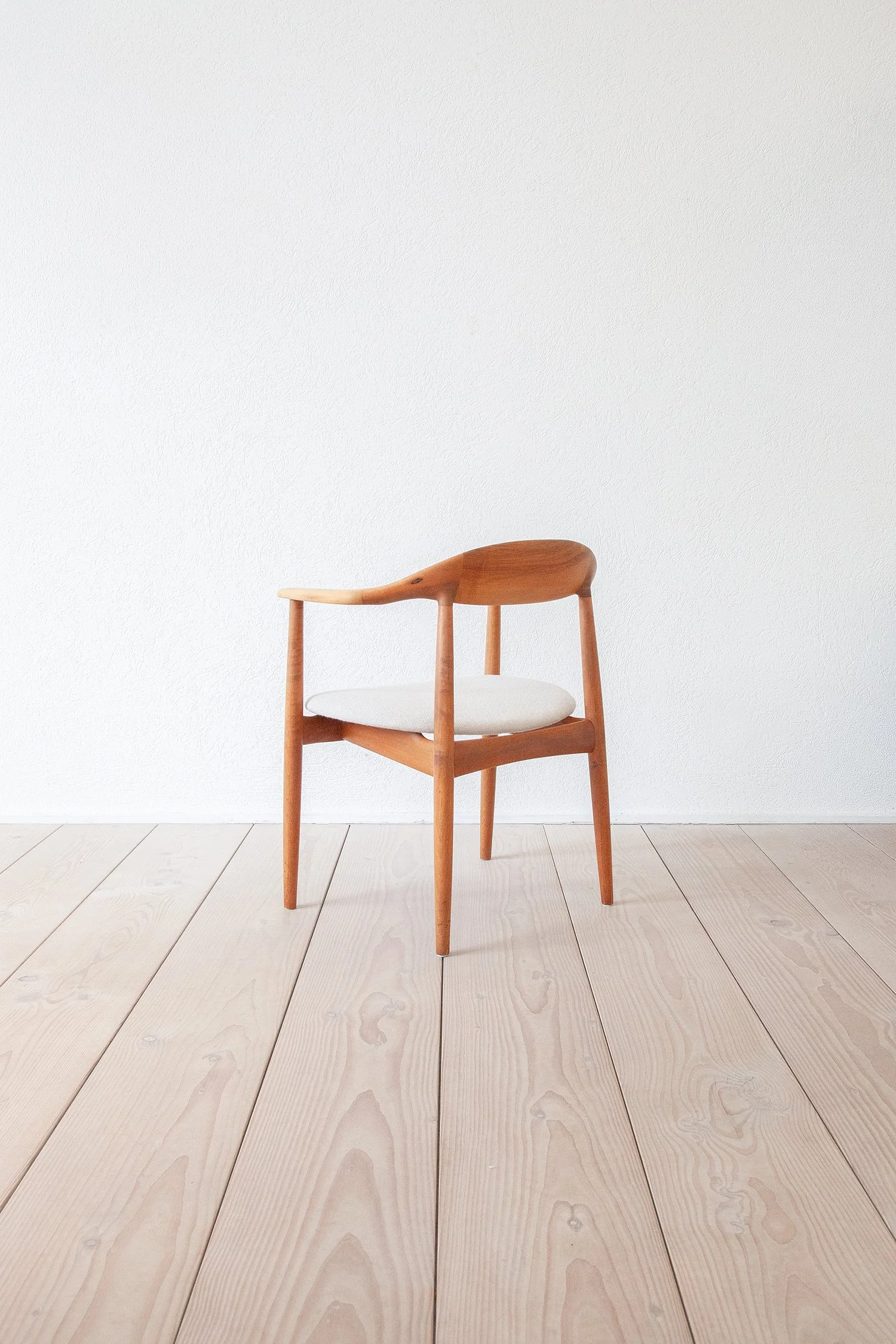 Danish_Dyrlund_Armchair_05.jpg