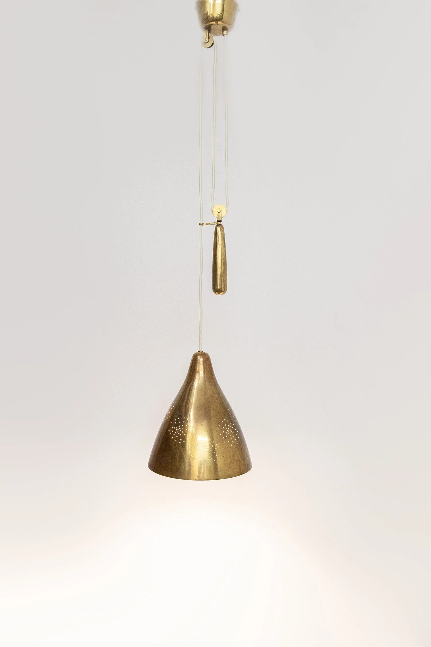 Counter_Weight_Pendant_Lisa_Johansson_Pape_Orno_02.jpg