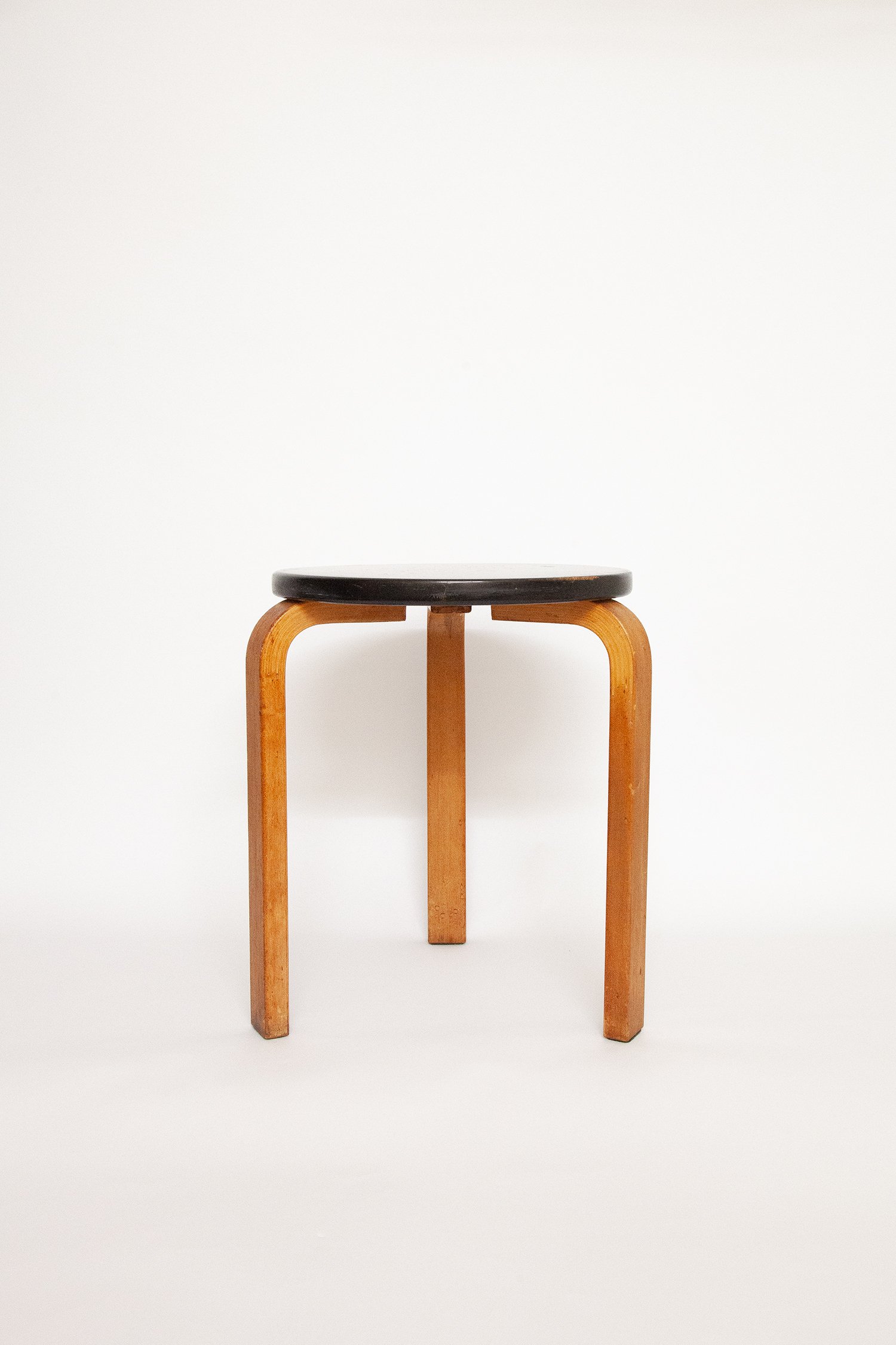 Old_Aalto_Stool_60_02.jpg