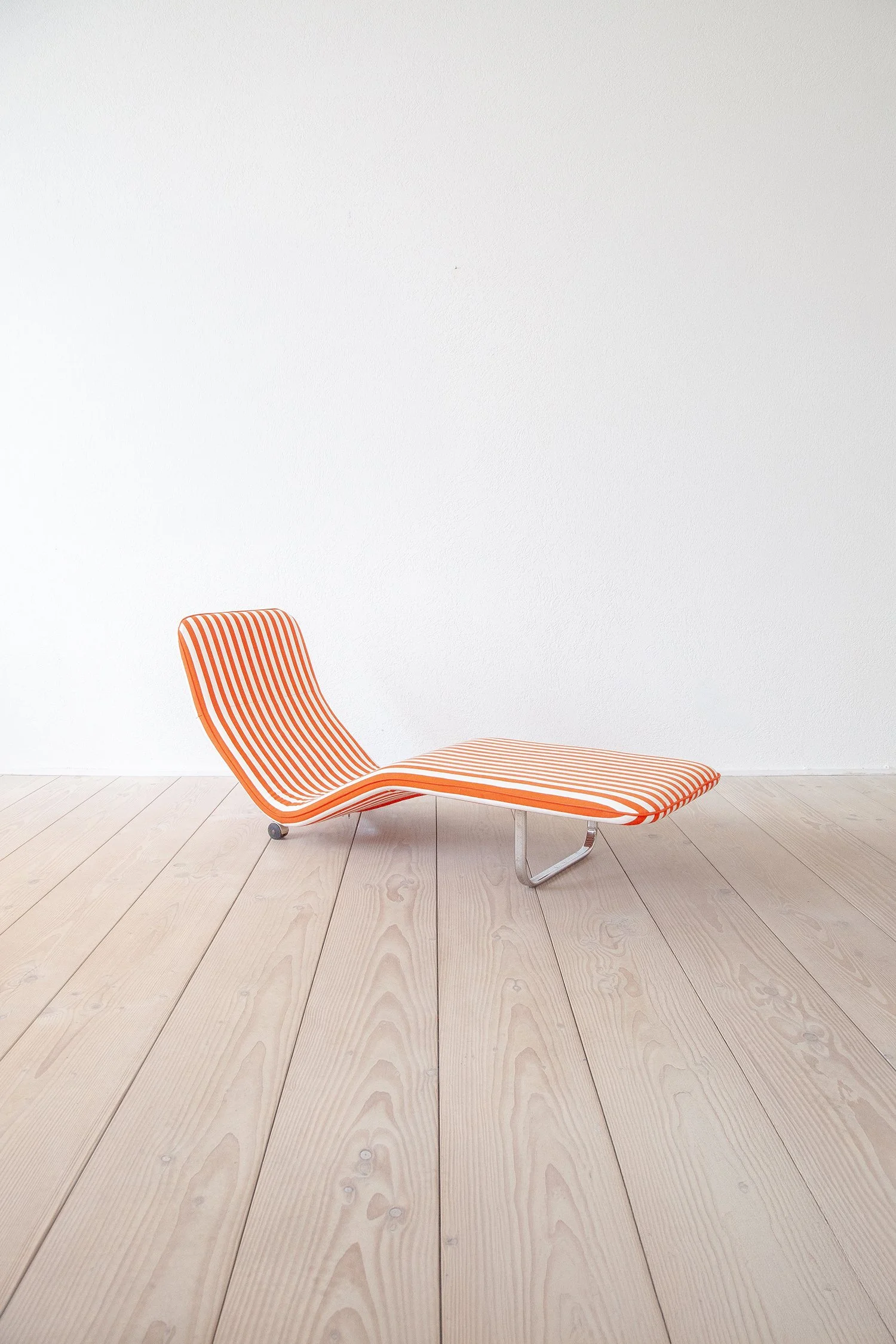 Chaise_Longue_Red_F10_001_Nurmesniemi_Vuokko_02.jpg